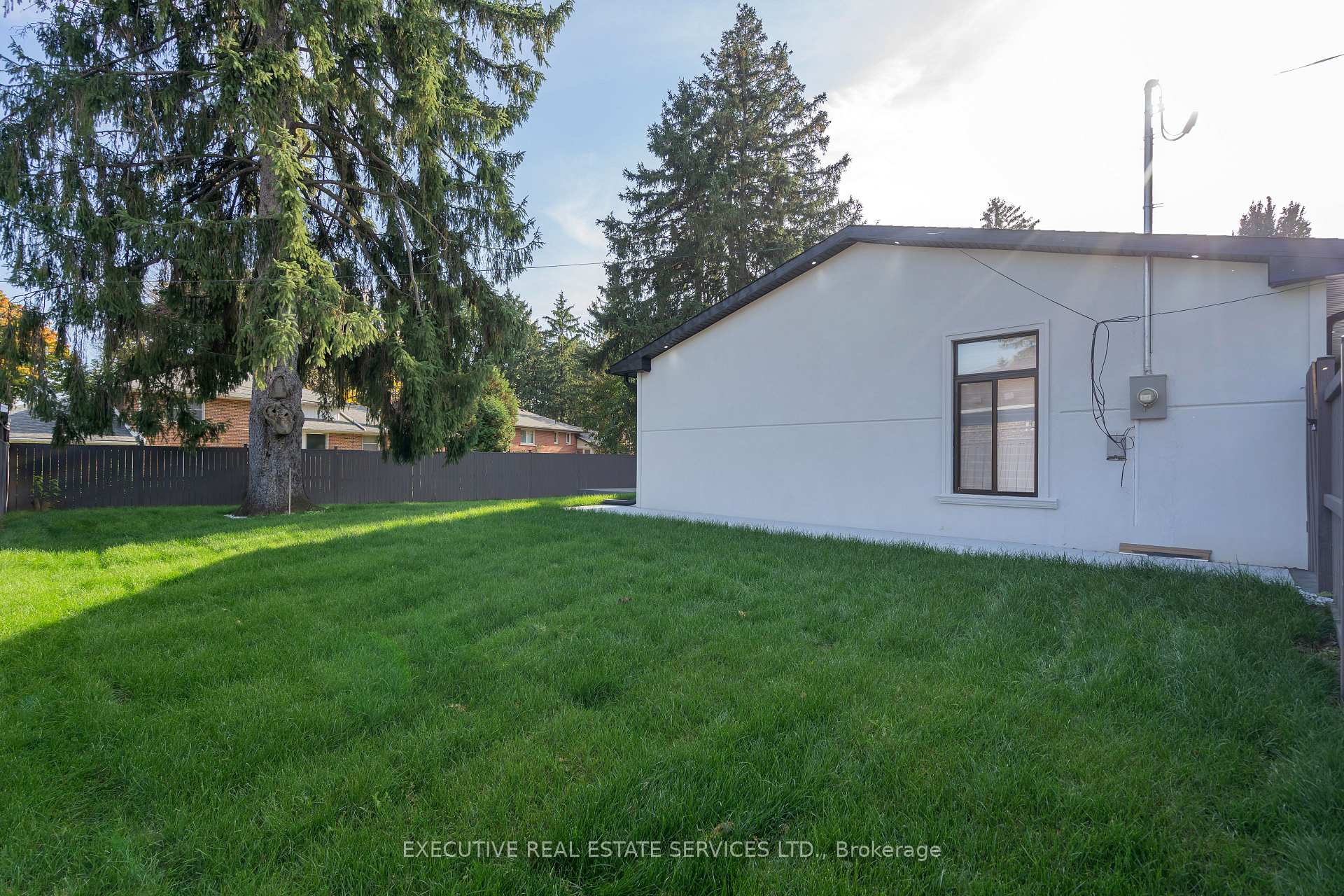 Photo 32 of 646 Sequin Crescent, Mississauga, Lorne Park — HOMEH