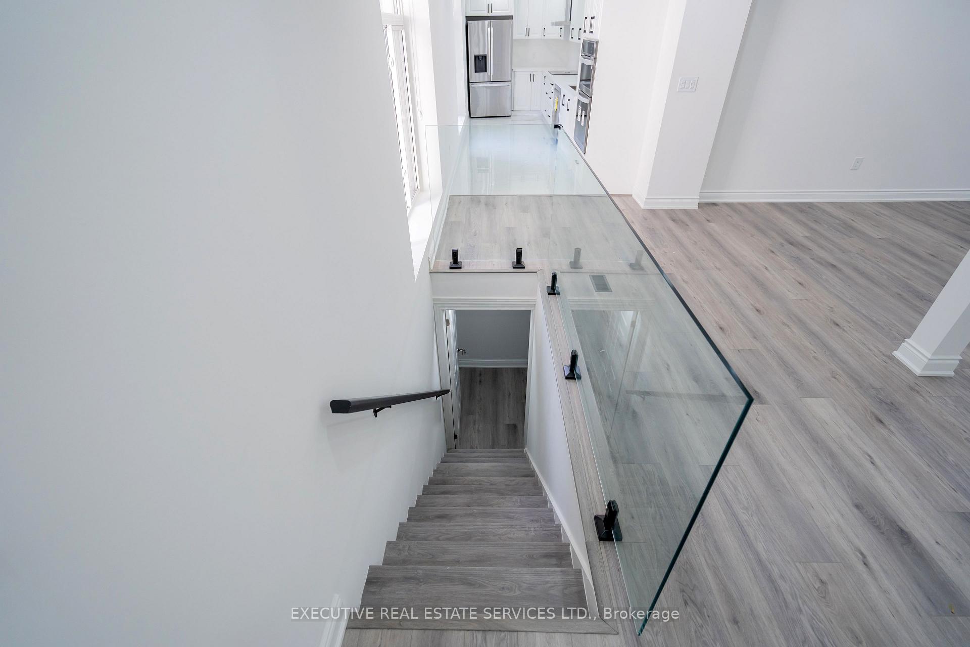 Photo 37 of 646 Sequin Crescent, Mississauga, Lorne Park — HOMEH