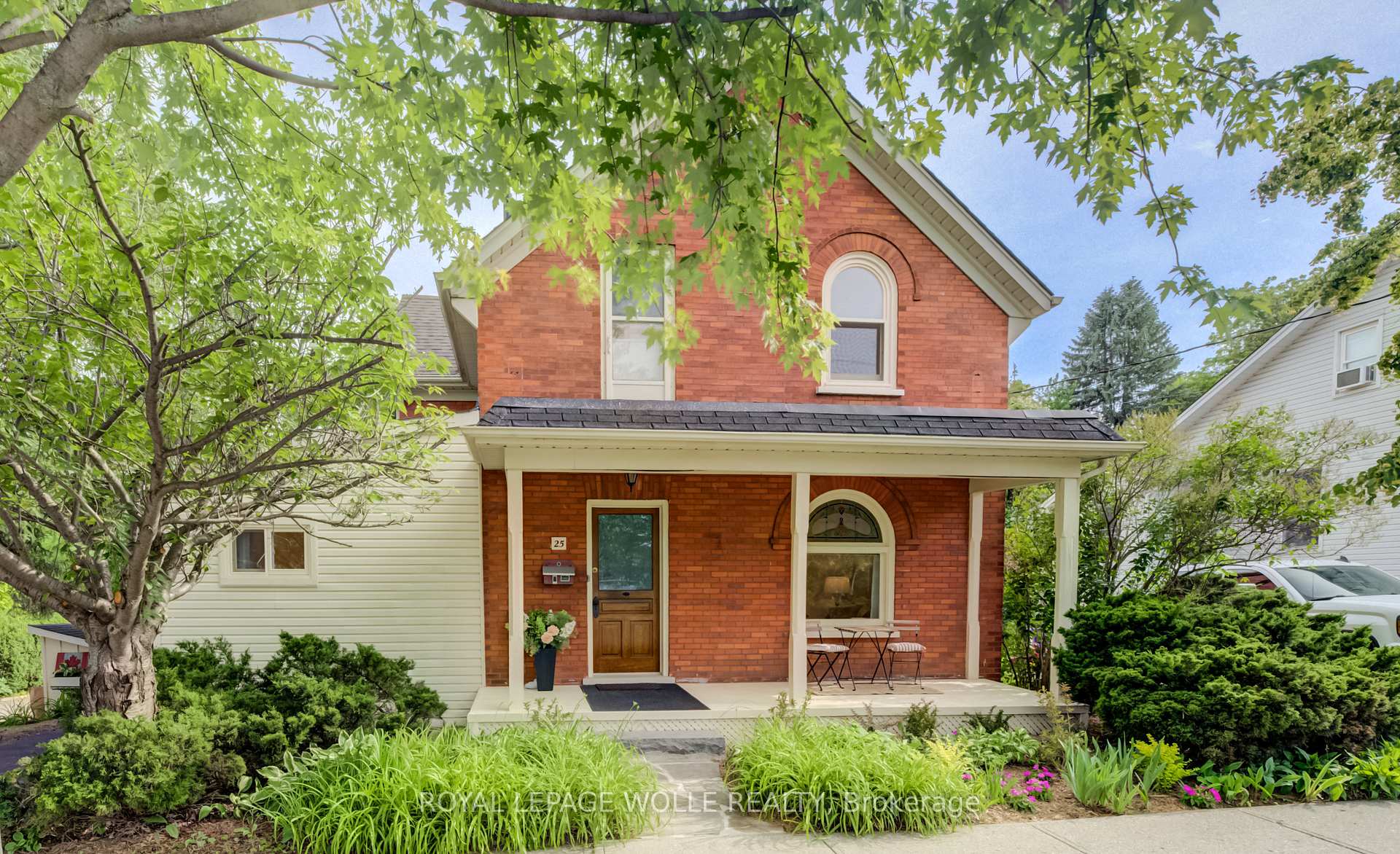 Photo 2 of 25 Central Street, Waterloo, Beechwood/University — HOMEH