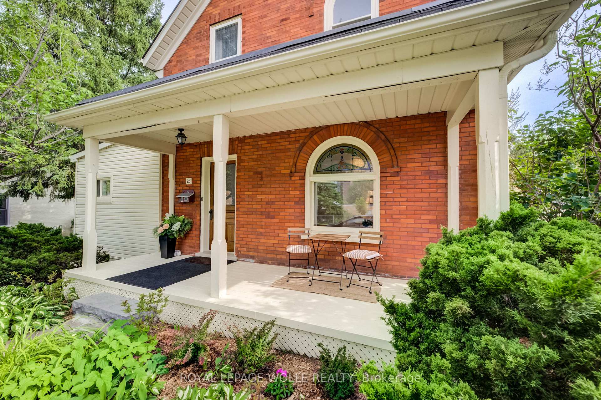 Photo 3 of 25 Central Street, Waterloo, Beechwood/University — HOMEH