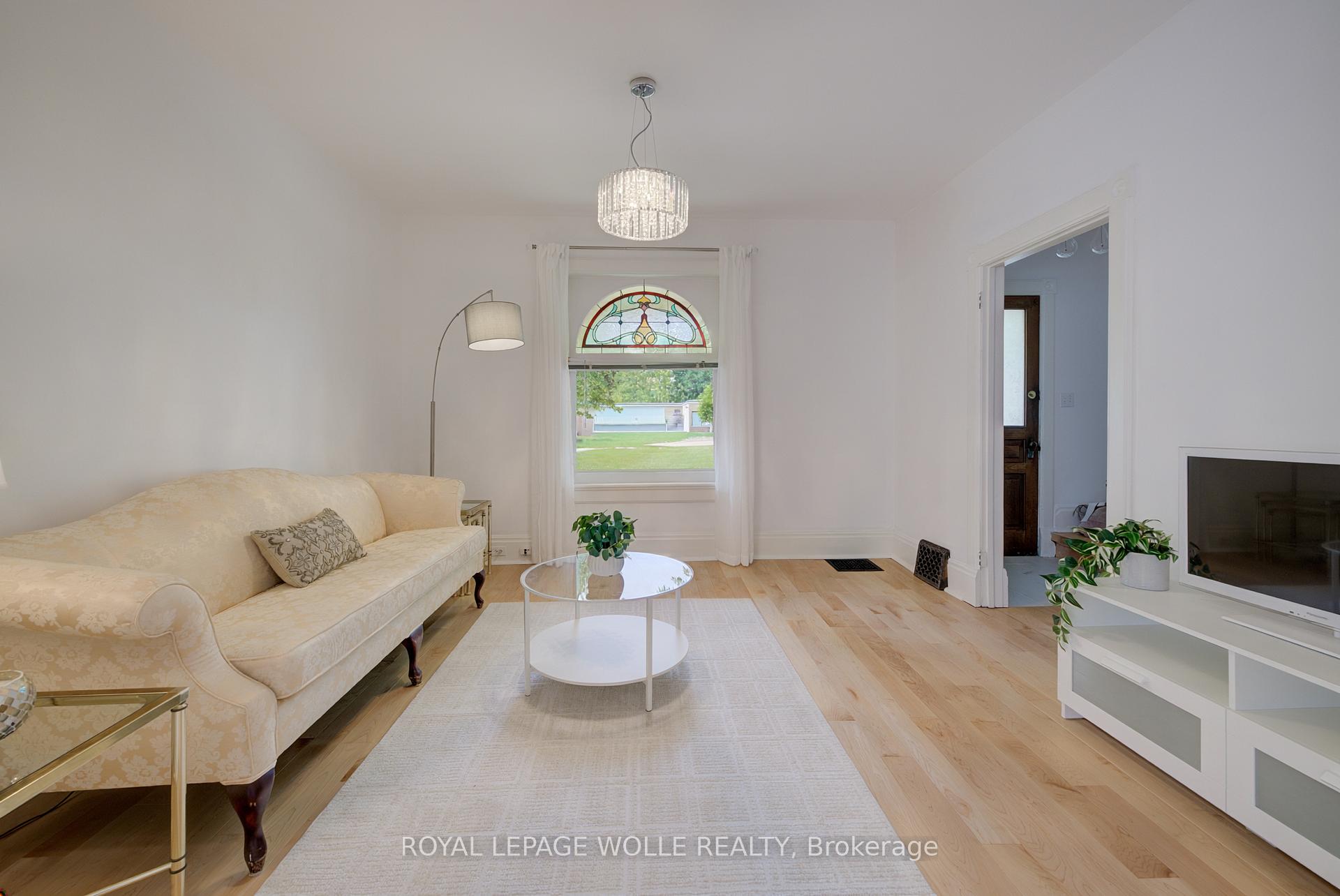 Photo 10 of 25 Central Street, Waterloo, Beechwood/University — HOMEH