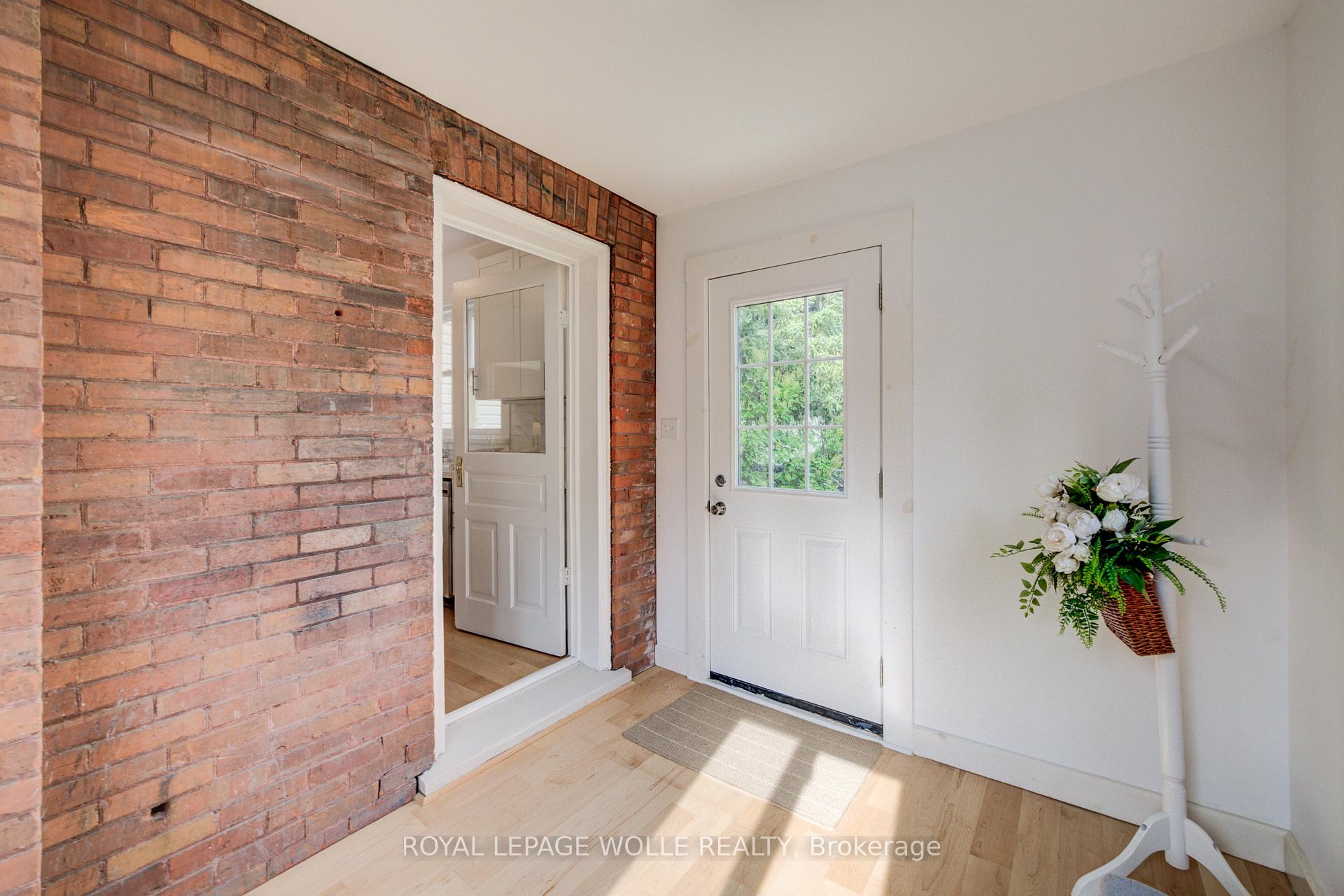 Photo 32 of 25 Central Street, Waterloo, Beechwood/University — HOMEH