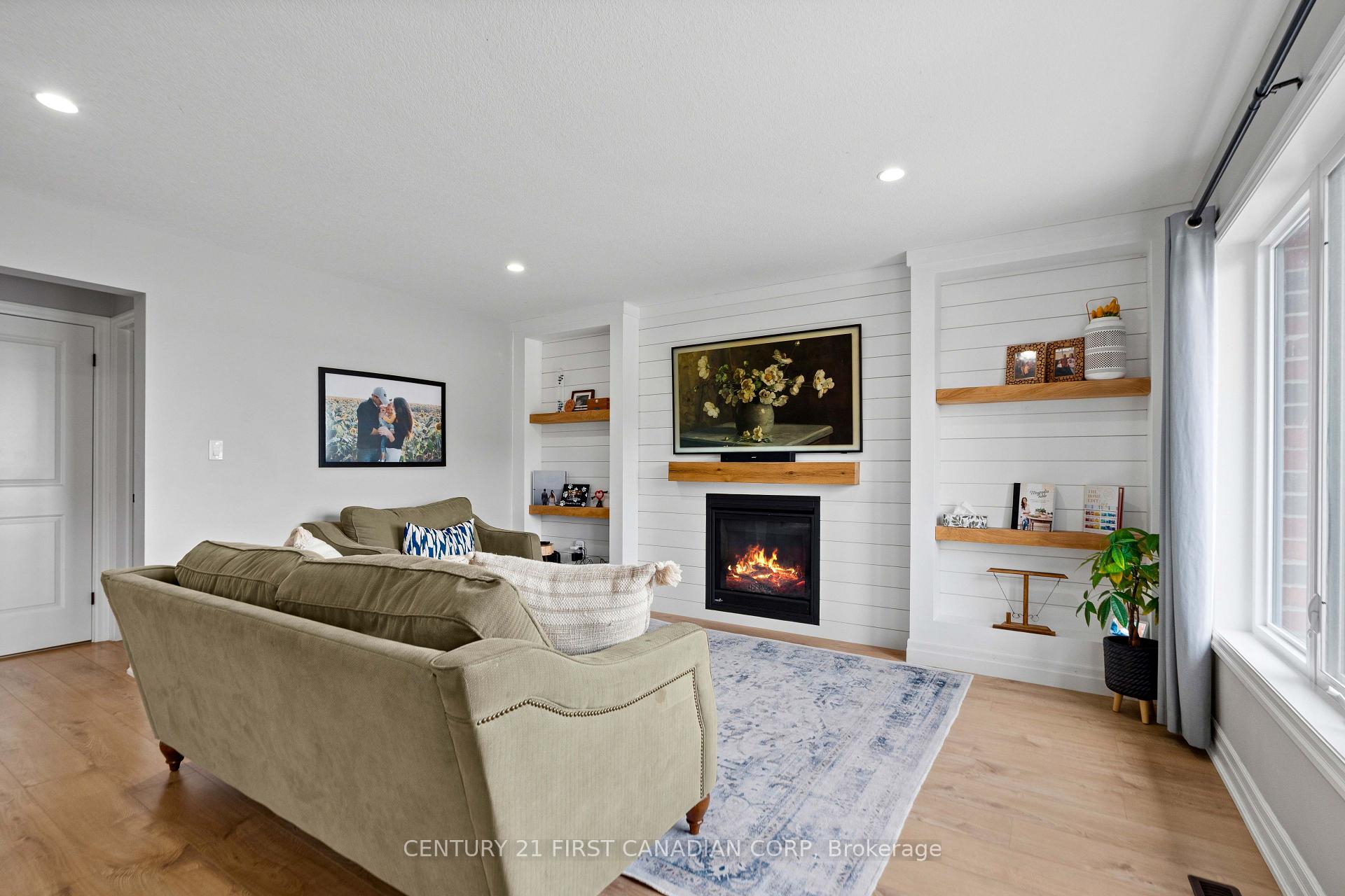 Photo 17 of 168 Gilmour Drive, Lucan Biddulph, Lucan — HOMEH