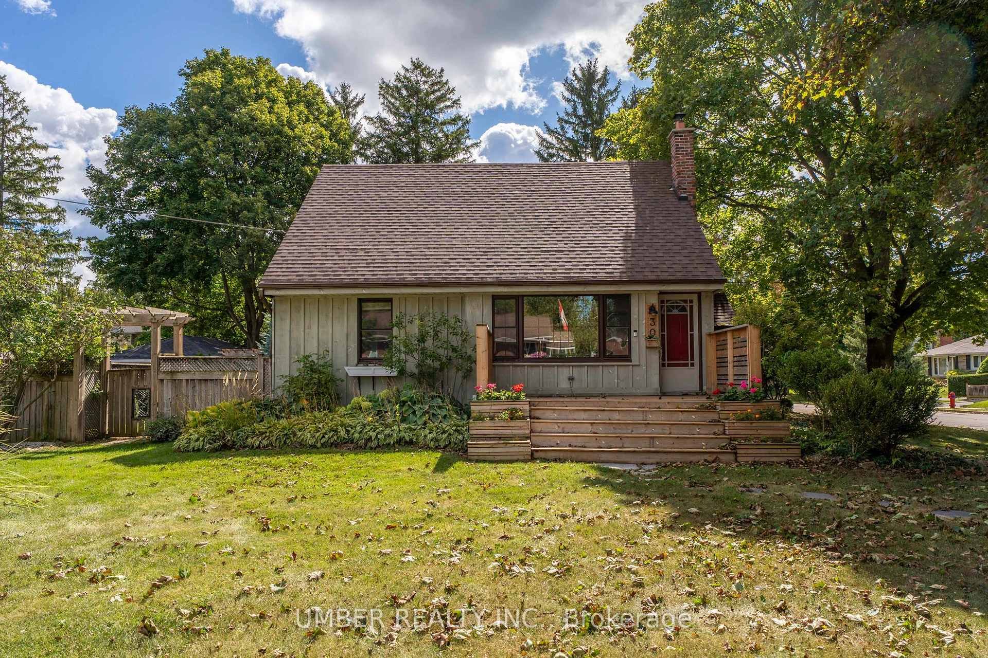 Photo 3 of 30 Elgin Street, Hamilton, Waterdown — HOMEH