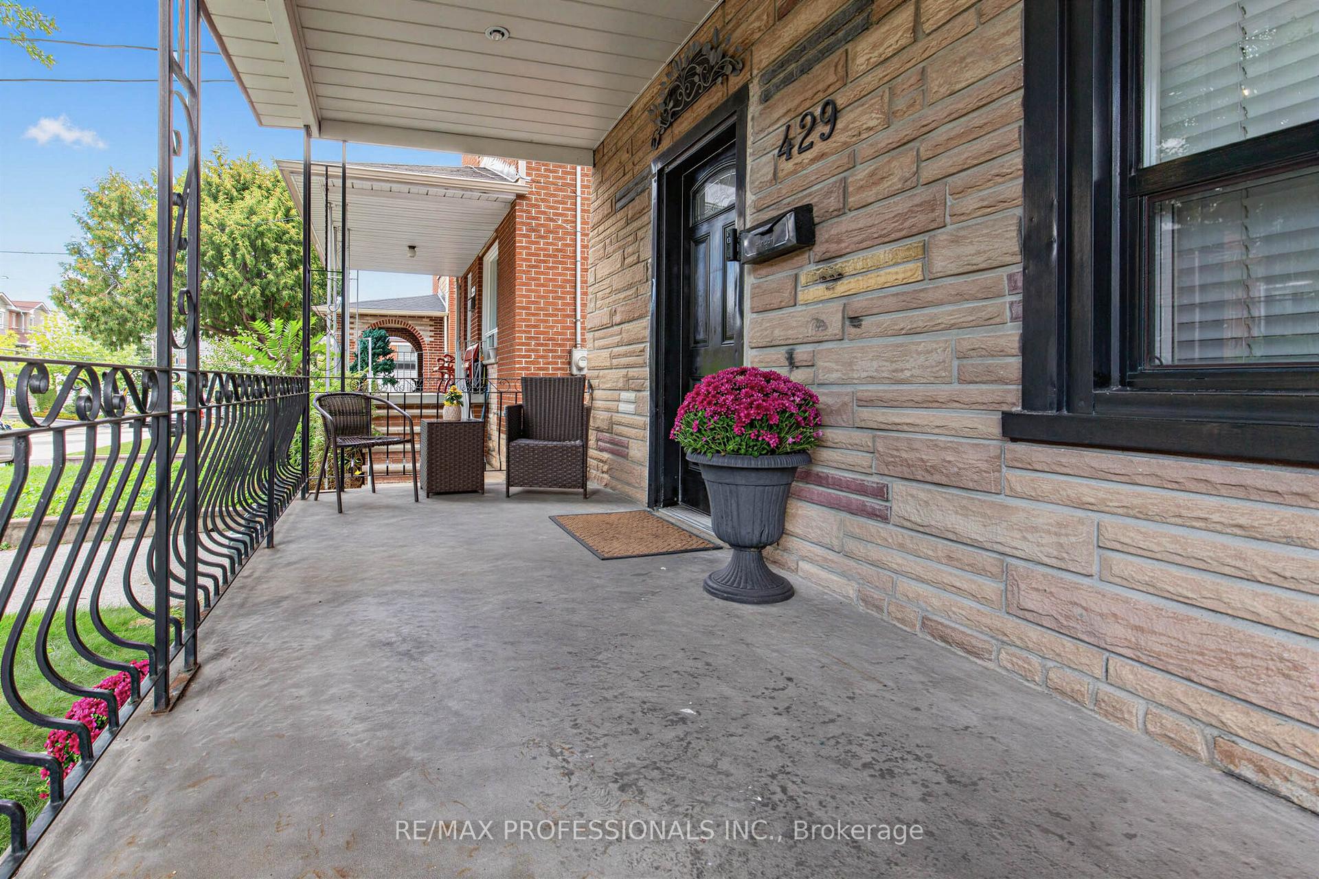 Photo 3 of 429 Gilbert Avenue, Toronto, Caledonia-Fairbank — HOMEH