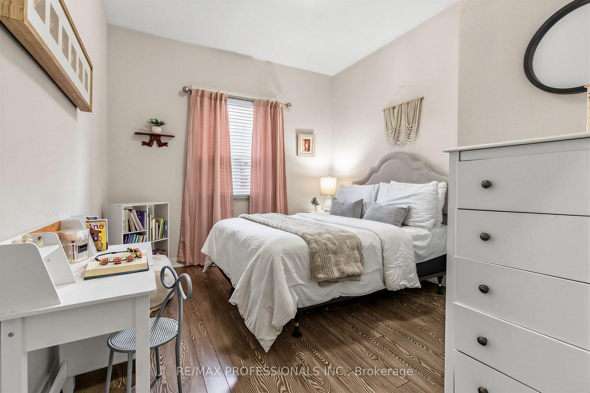 Photo 18 of 429 Gilbert Avenue, Toronto, Caledonia-Fairbank — HOMEH