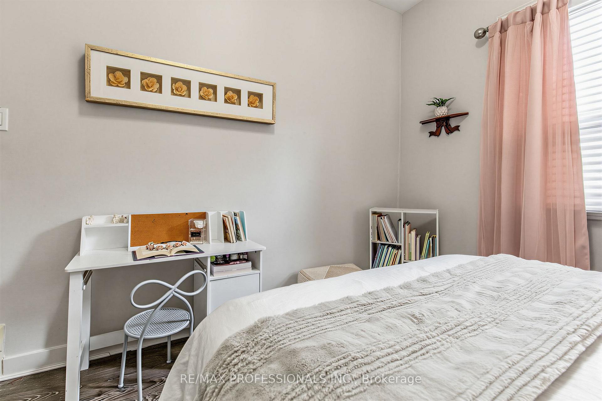 Photo 19 of 429 Gilbert Avenue, Toronto, Caledonia-Fairbank — HOMEH