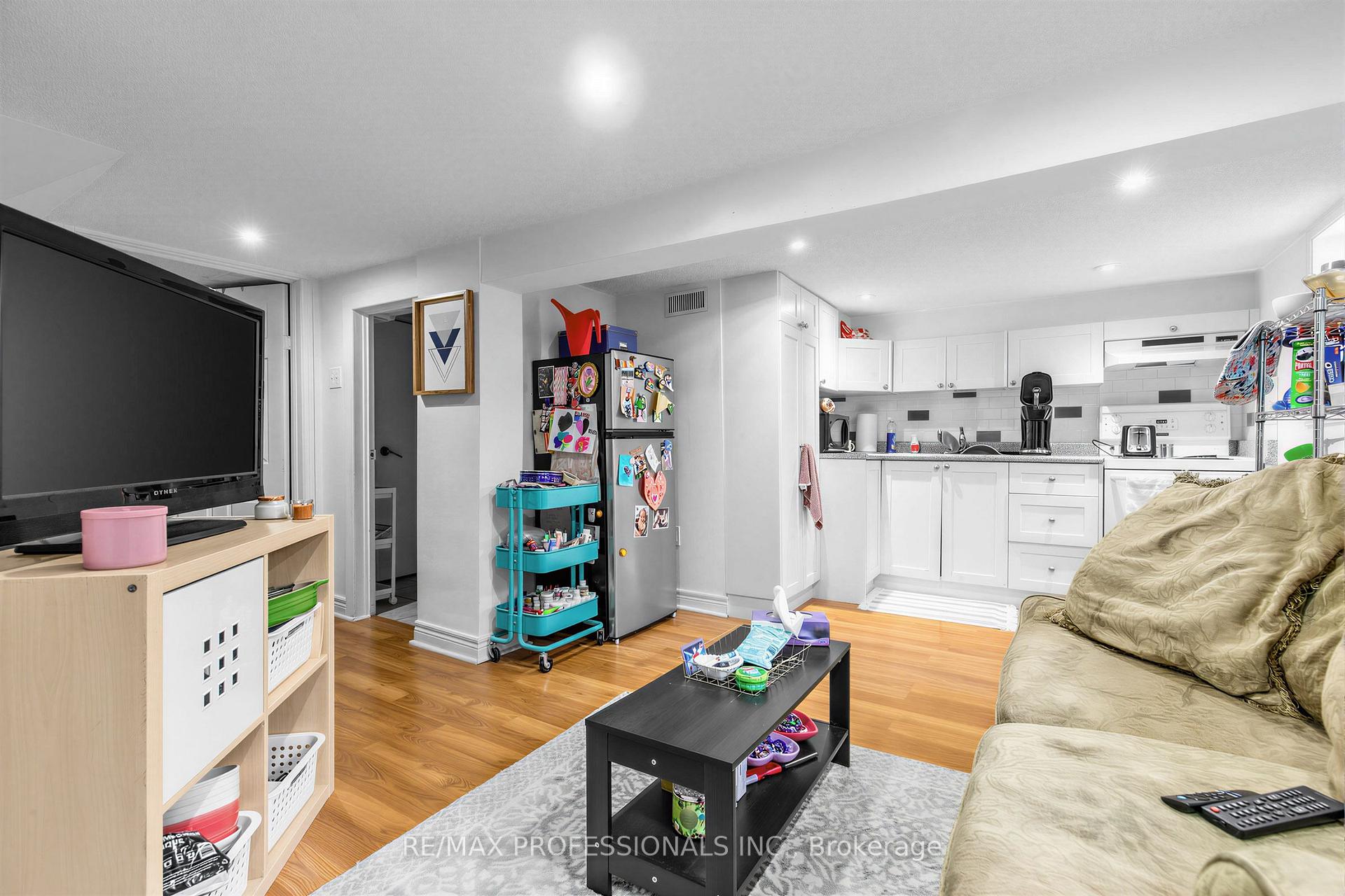 Photo 20 of 429 Gilbert Avenue, Toronto, Caledonia-Fairbank — HOMEH