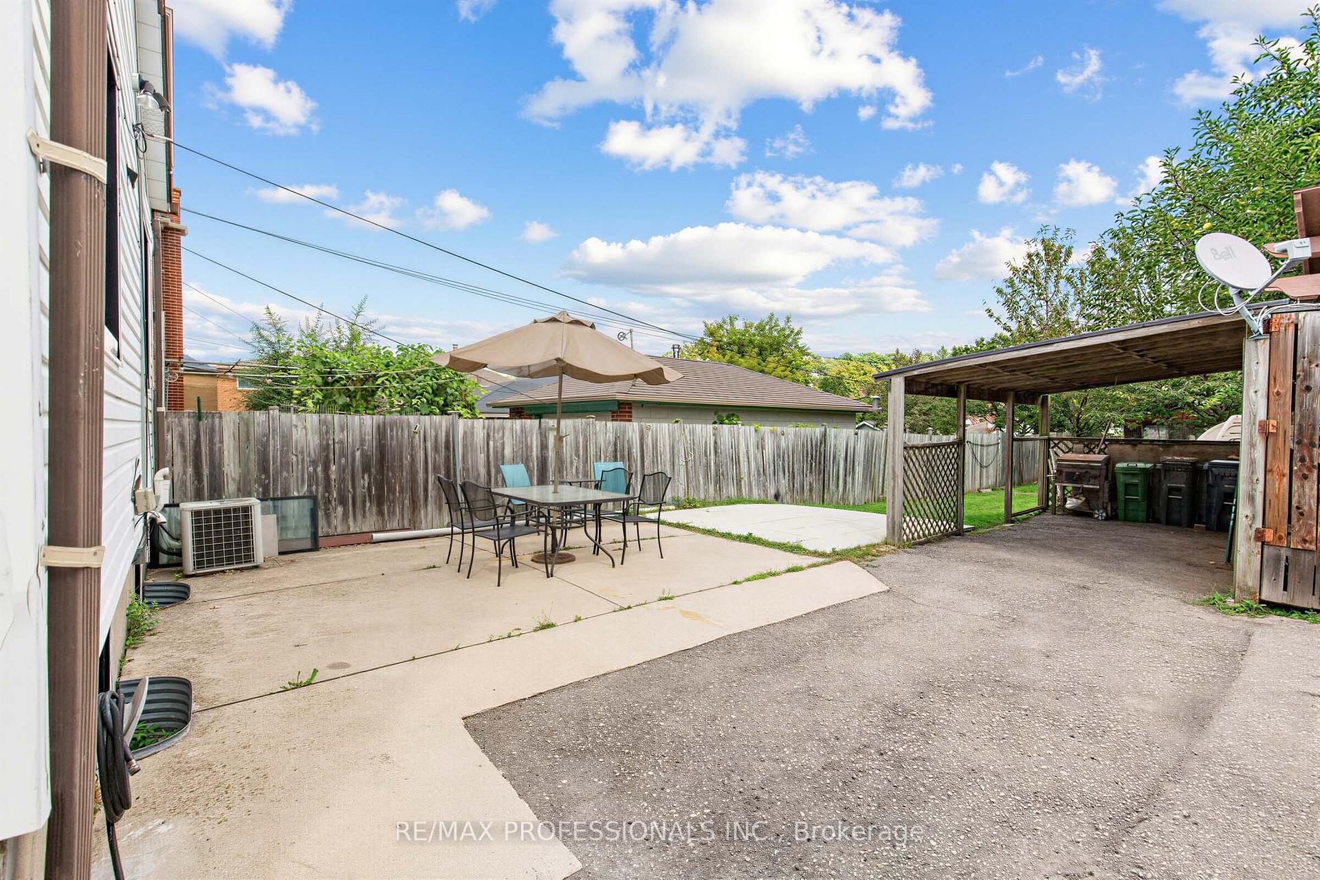 Photo 25 of 429 Gilbert Avenue, Toronto, Caledonia-Fairbank — HOMEH