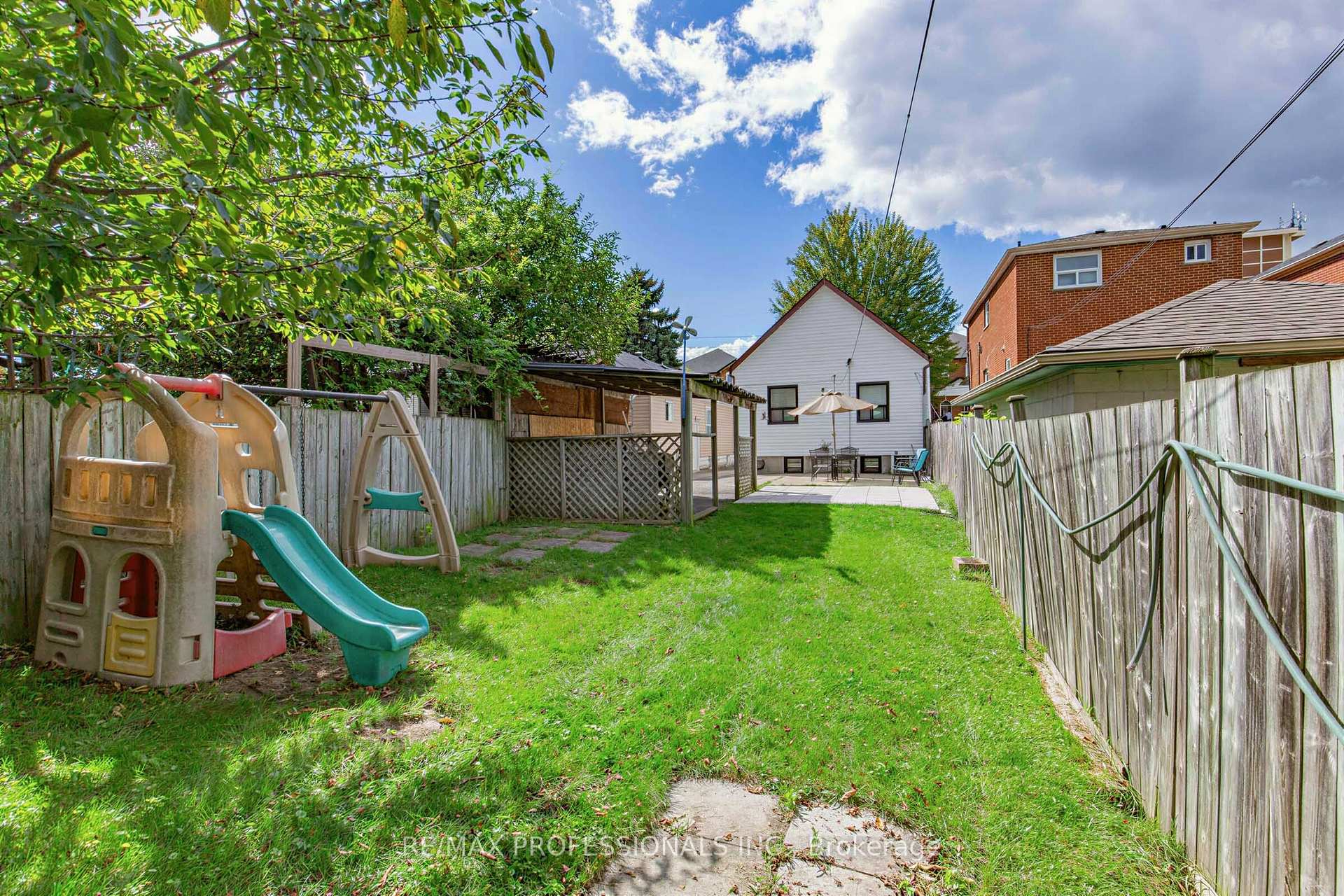 Photo 28 of 429 Gilbert Avenue, Toronto, Caledonia-Fairbank — HOMEH