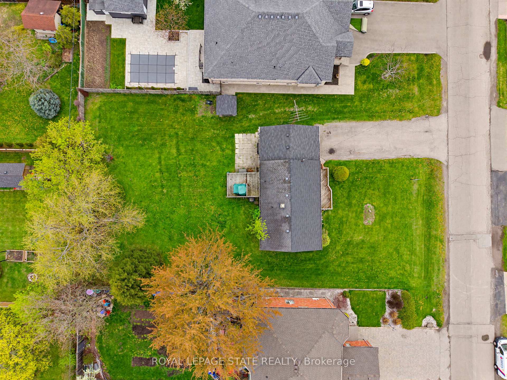 Photo 2 of 29 Leckie Avenue, Hamilton, Stoney Creek Mountain — HOMEH