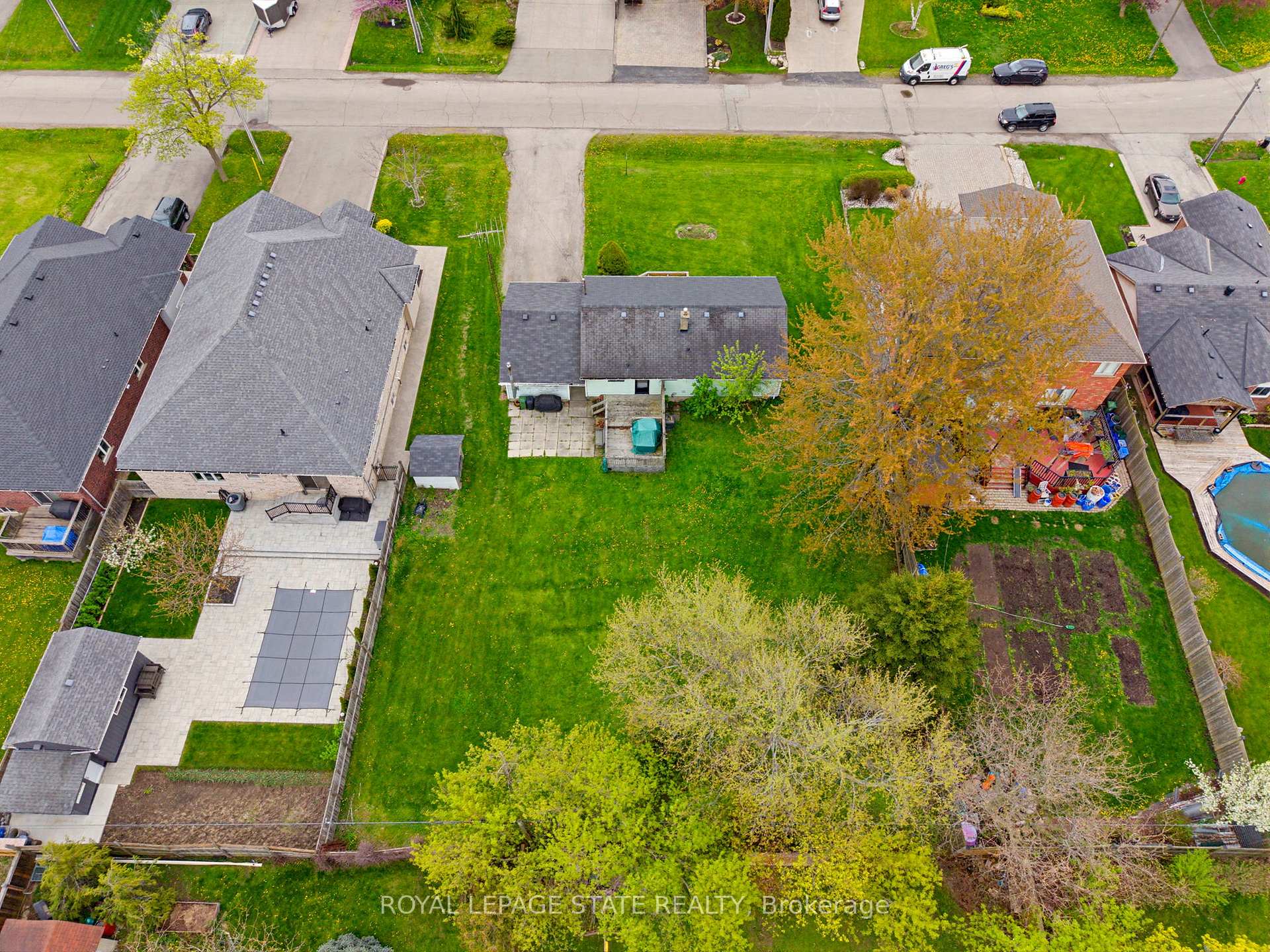 Photo 3 of 29 Leckie Avenue, Hamilton, Stoney Creek Mountain — HOMEH