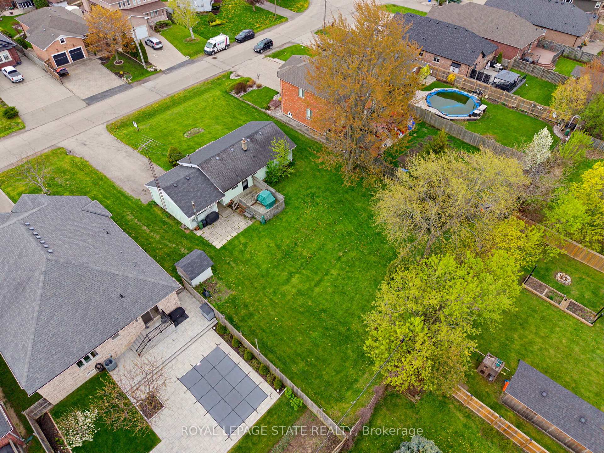 Photo 4 of 29 Leckie Avenue, Hamilton, Stoney Creek Mountain — HOMEH