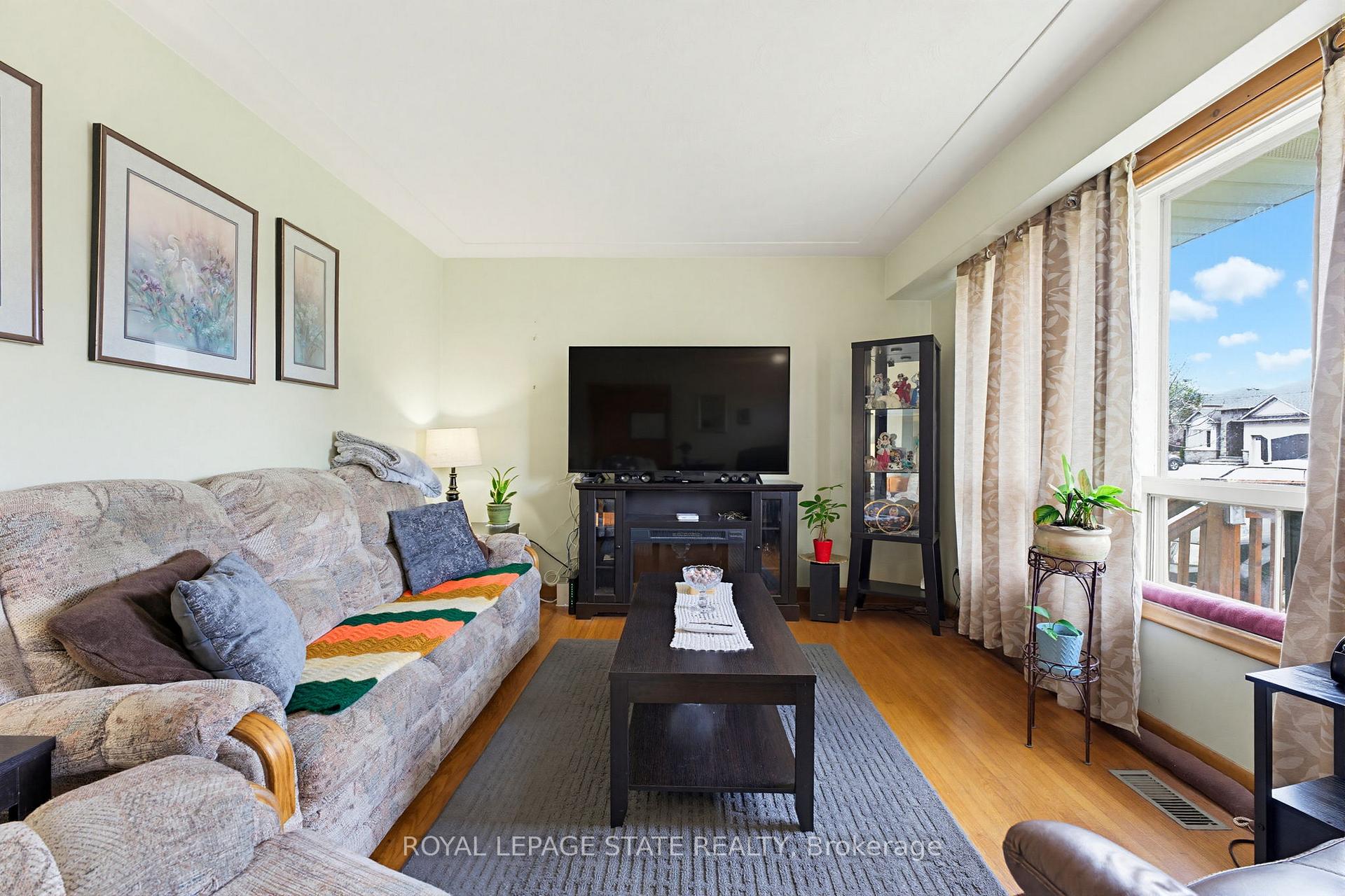 Photo 18 of 29 Leckie Avenue, Hamilton, Stoney Creek Mountain — HOMEH