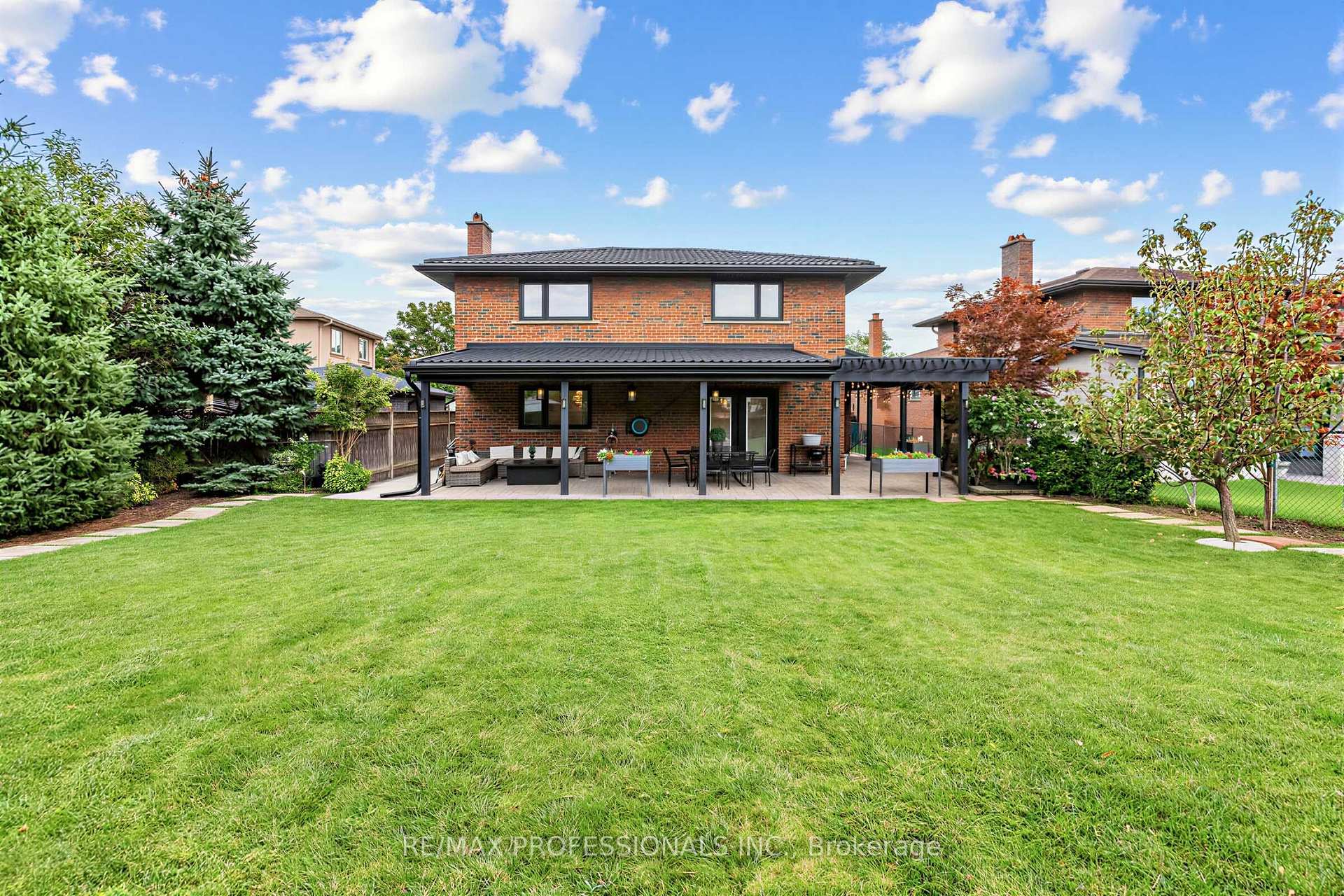 Photo of 182 Gracefield Avenue