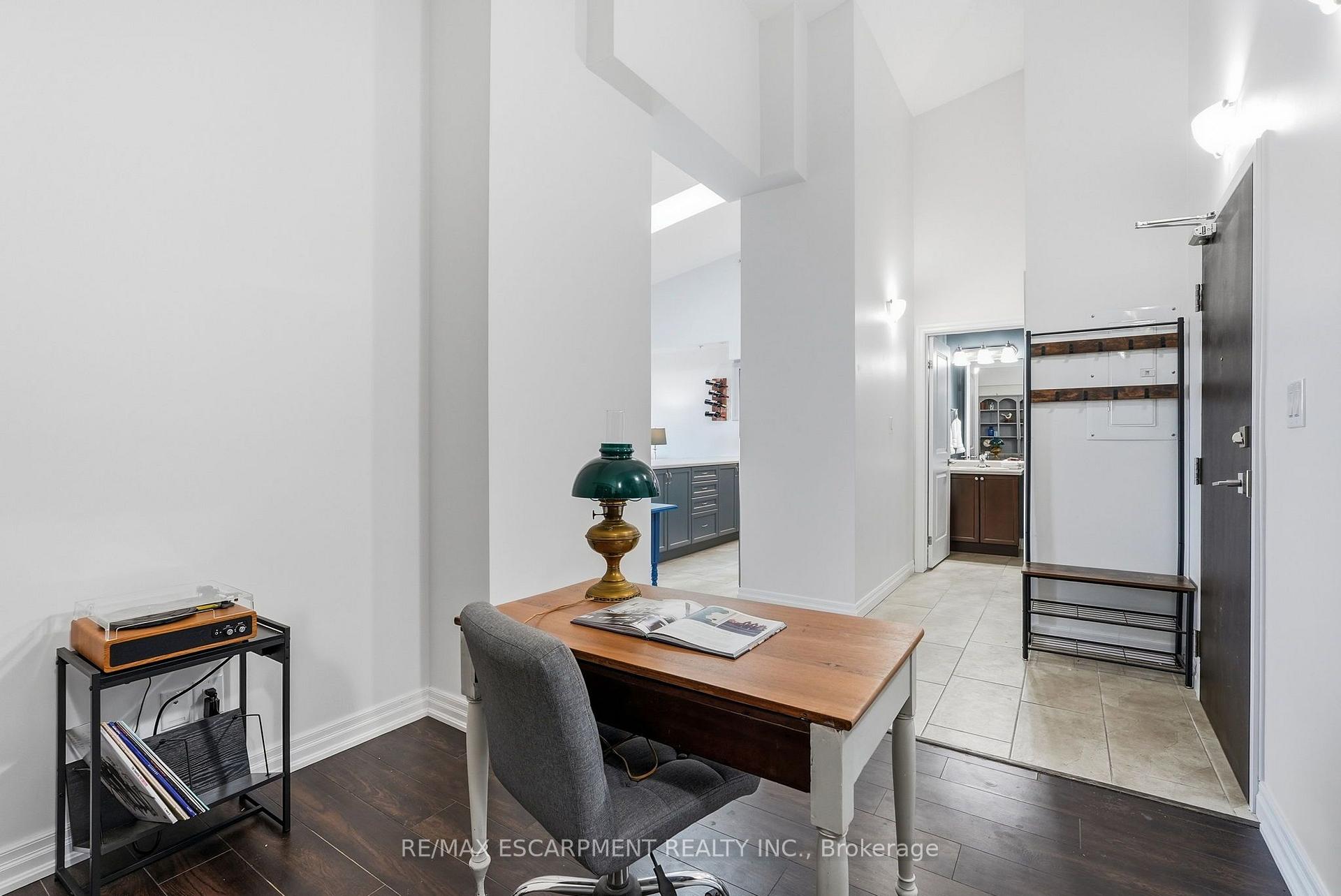 Photo 5 of Unit 321, 170 Rockhaven Lane, Hamilton, Waterdown — HOMEH