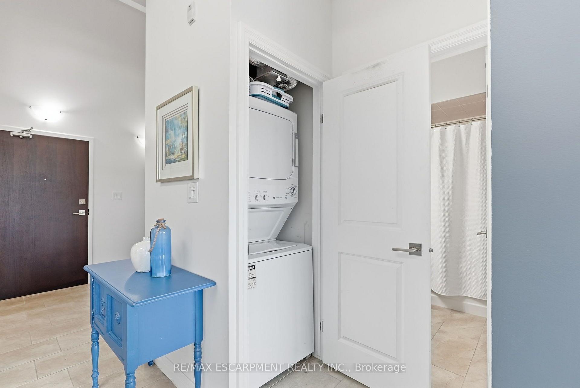 Photo 8 of Unit 321, 170 Rockhaven Lane, Hamilton, Waterdown — HOMEH