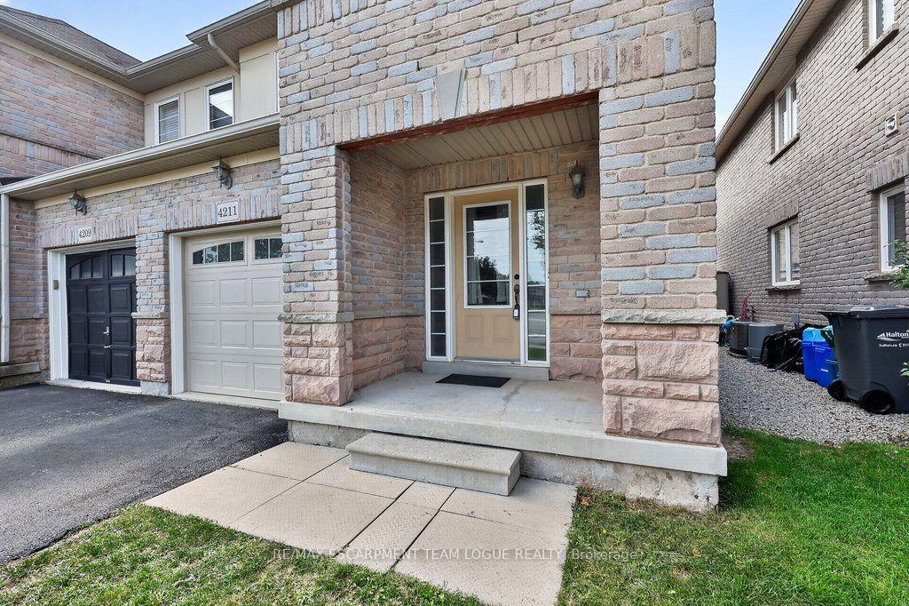 Photo 3 of 4211 Thomas Alton Boulevard, Burlington, Alton — HOMEH