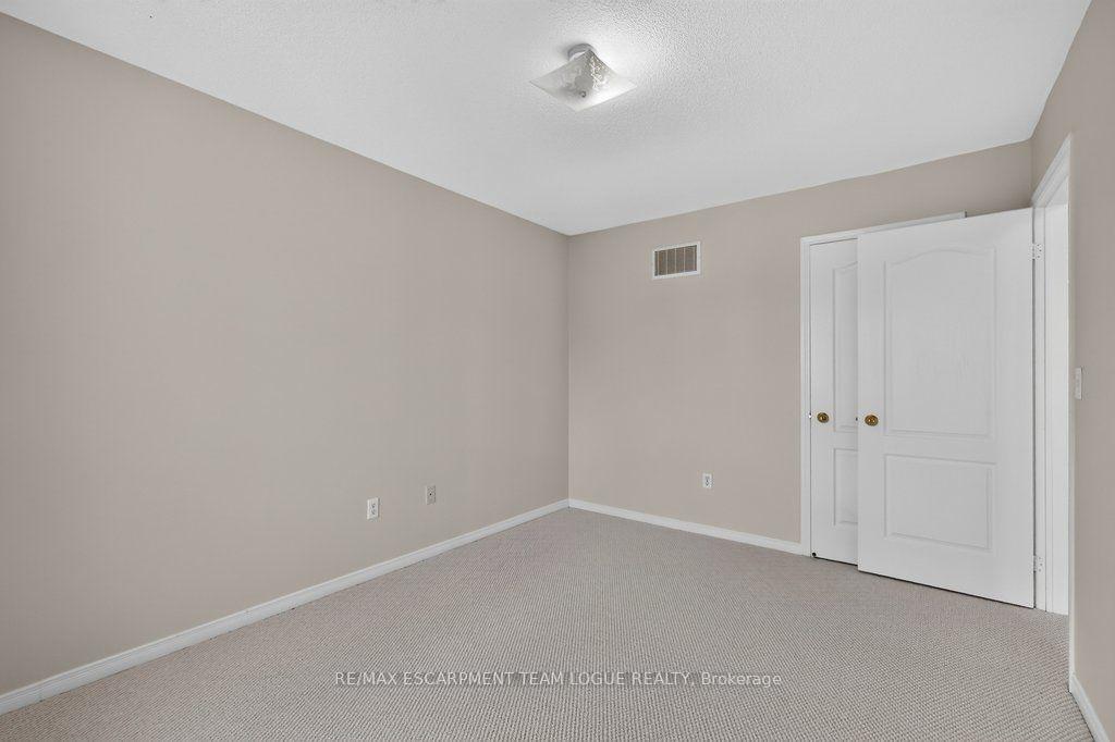 Photo 30 of 4211 Thomas Alton Boulevard, Burlington, Alton — HOMEH