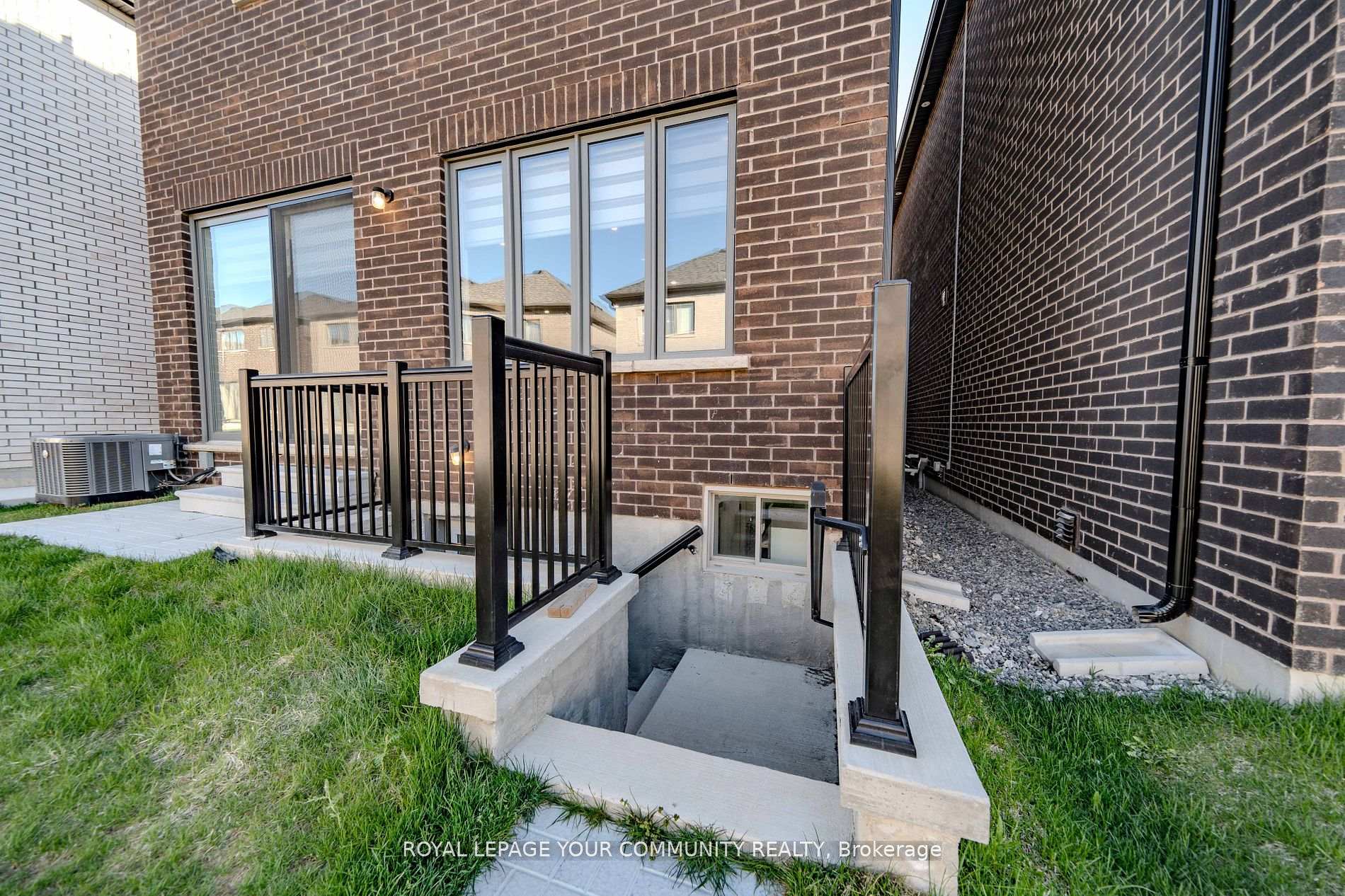 Photo 24 of Unit Main, 48 Minnock Street, Caledon, Rural Caledon — HOMEH
