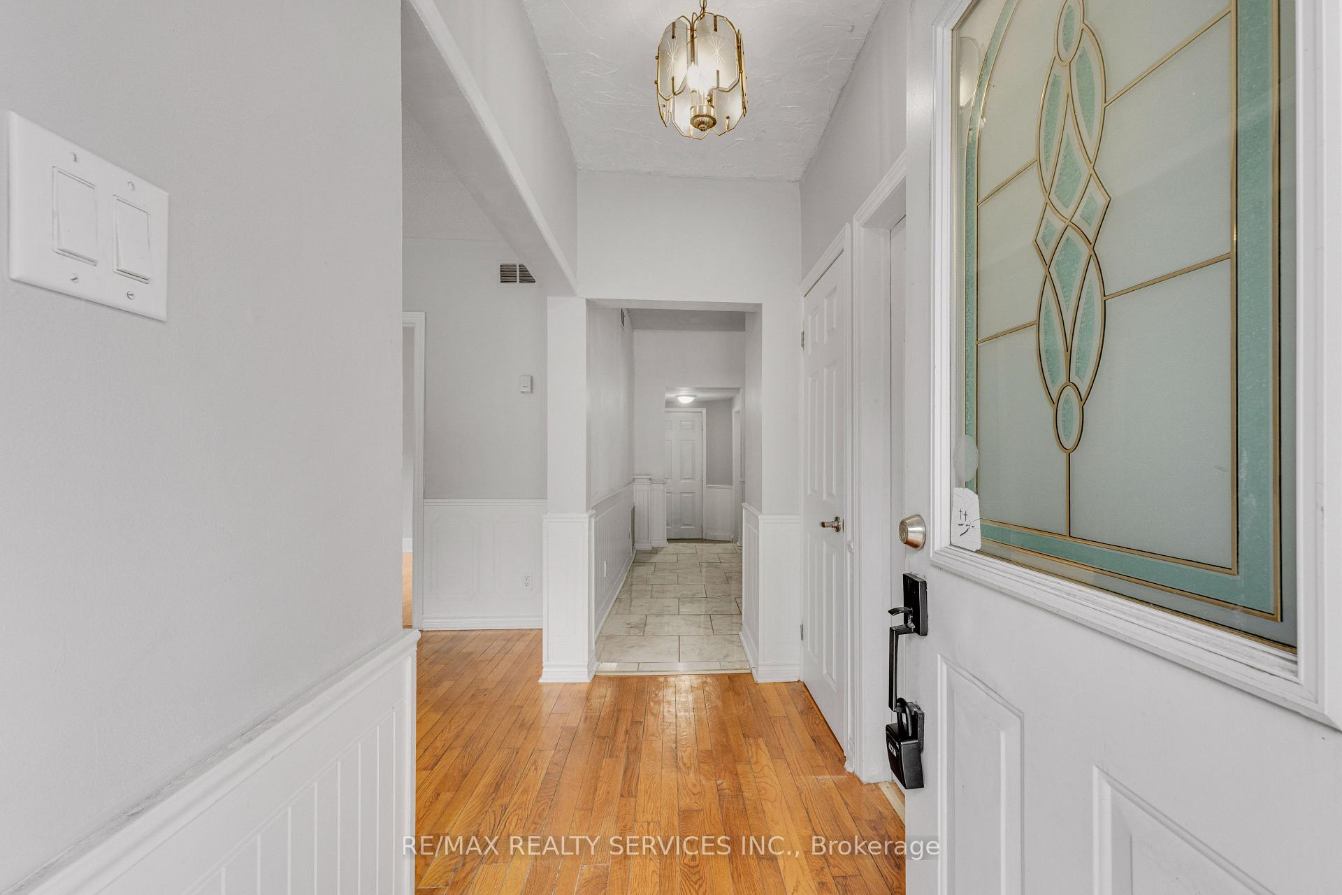 Photo 3 of 104 Hess Street S, Hamilton, Durand — HOMEH