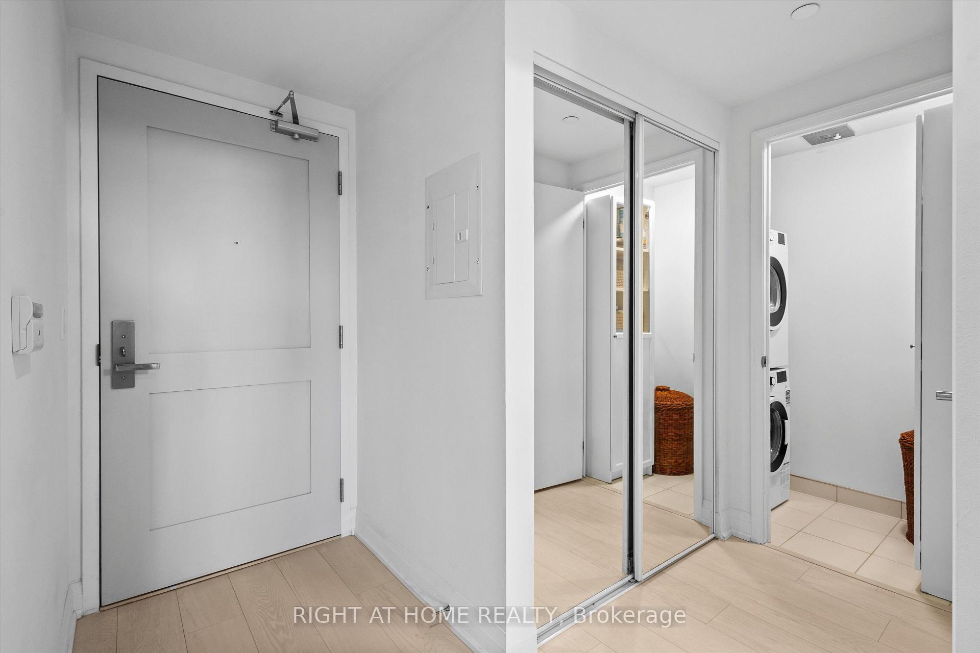 Photo 5 of 26 Gibbs Road, Etobicoke, Islington-City Centre West — HOMEH