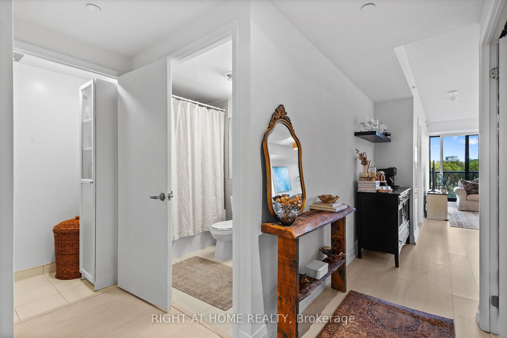 Photo 6 of 26 Gibbs Road, Etobicoke, Islington-City Centre West — HOMEH