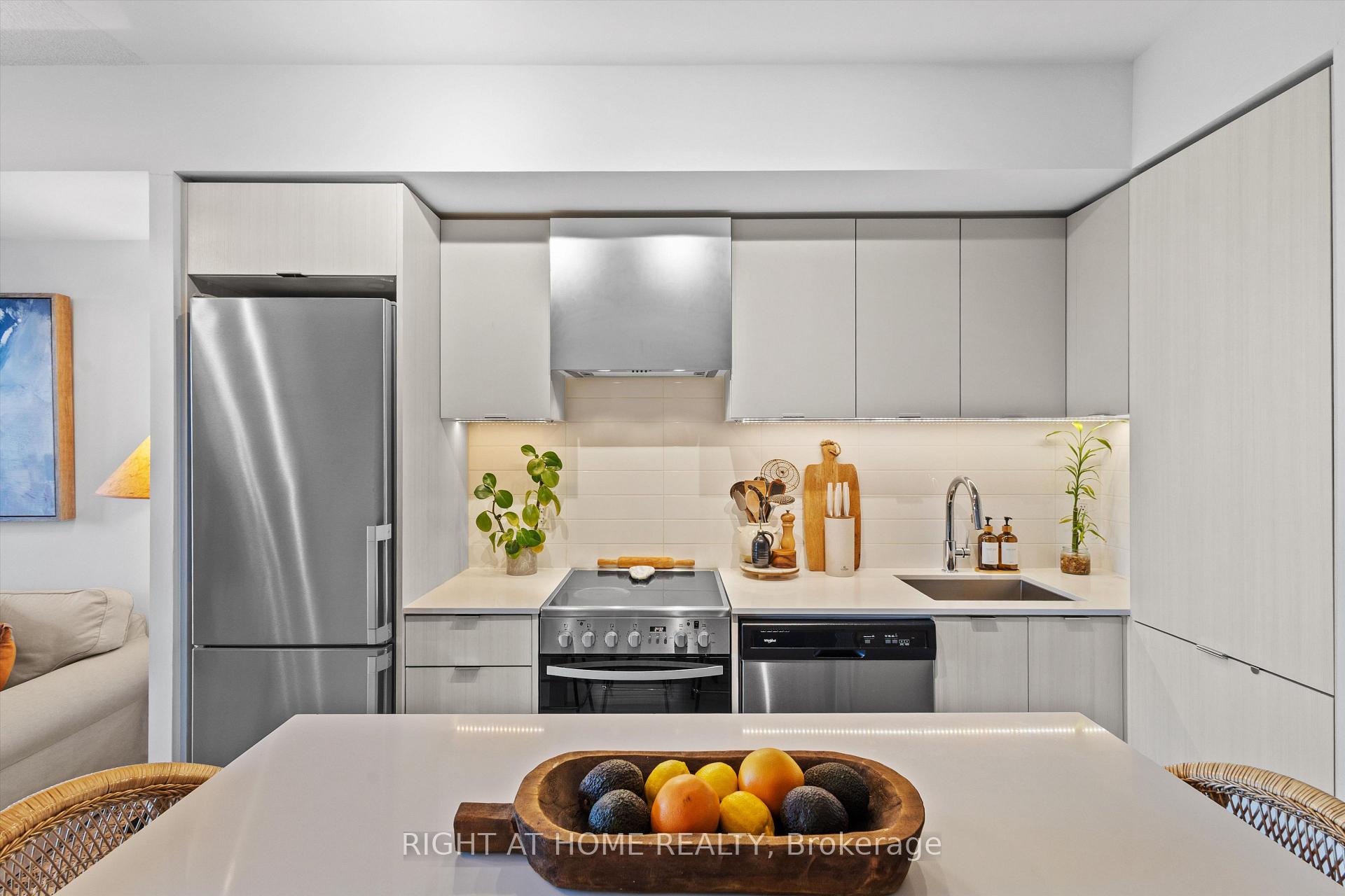 Photo 11 of 26 Gibbs Road, Etobicoke, Islington-City Centre West — HOMEH