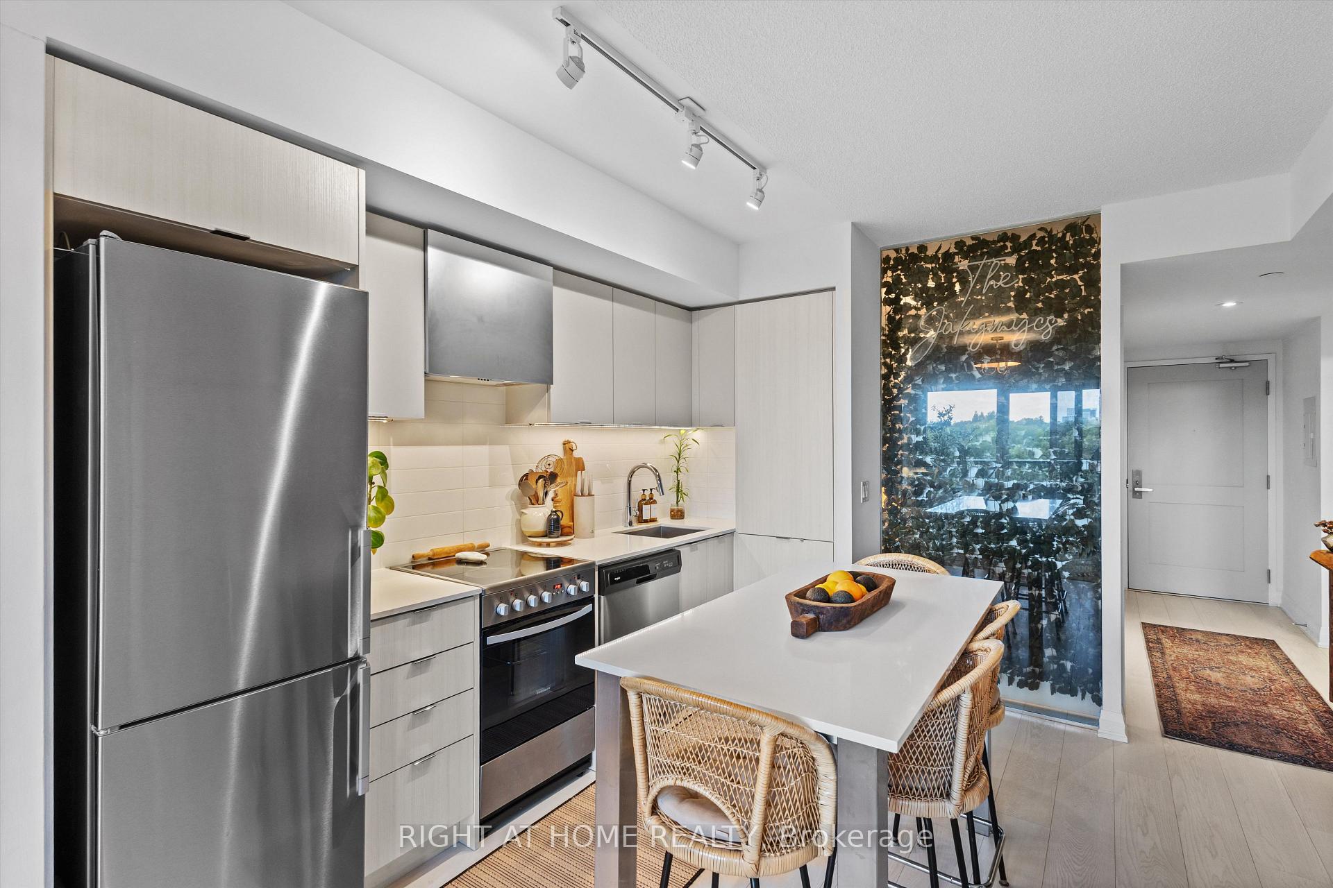 Photo 12 of 26 Gibbs Road, Etobicoke, Islington-City Centre West — HOMEH
