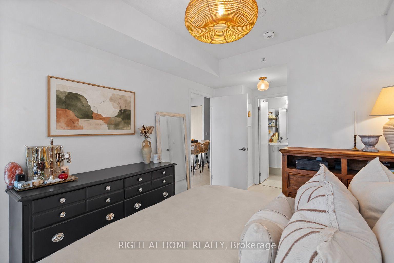 Photo 18 of 26 Gibbs Road, Etobicoke, Islington-City Centre West — HOMEH