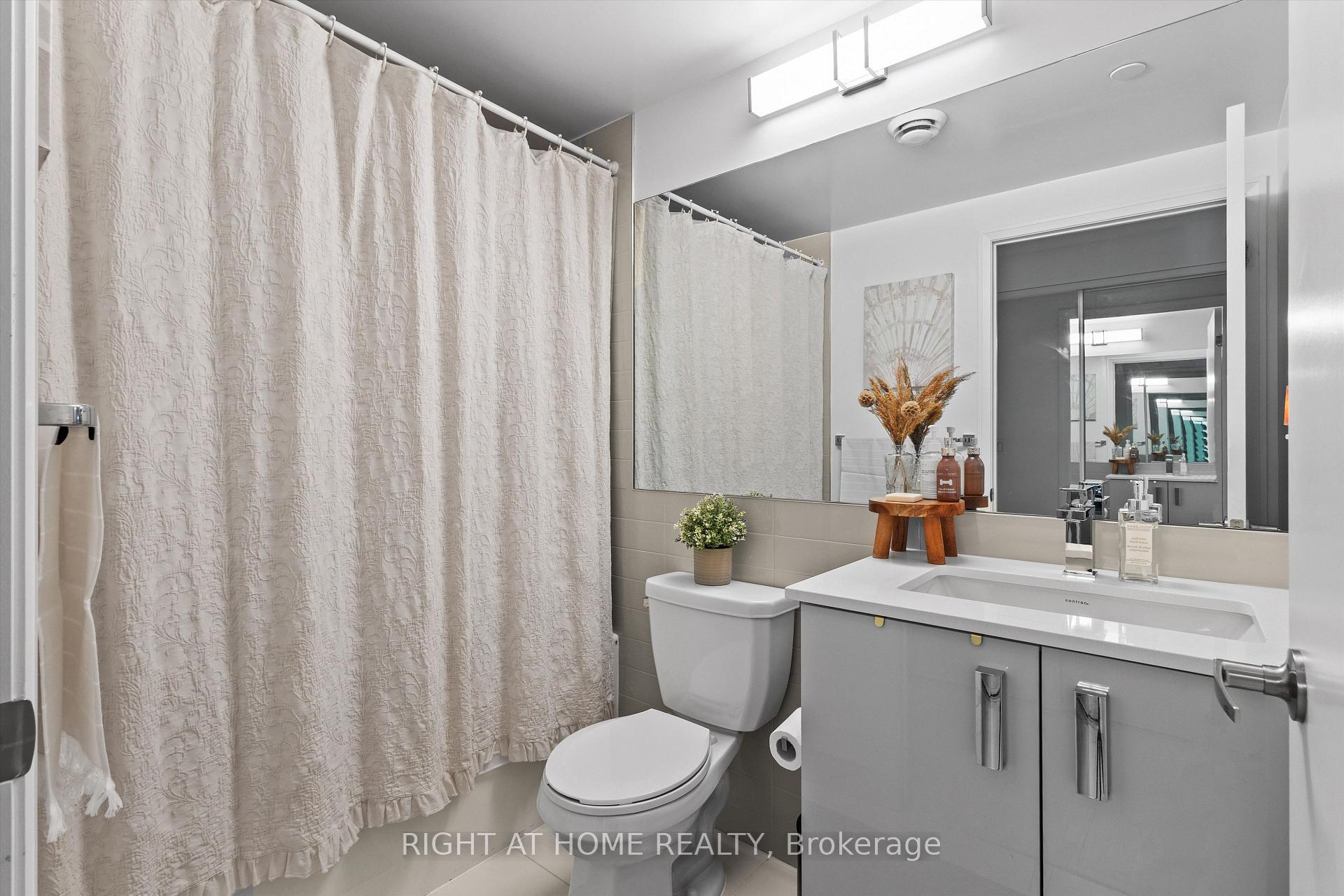 Photo 21 of 26 Gibbs Road, Etobicoke, Islington-City Centre West — HOMEH