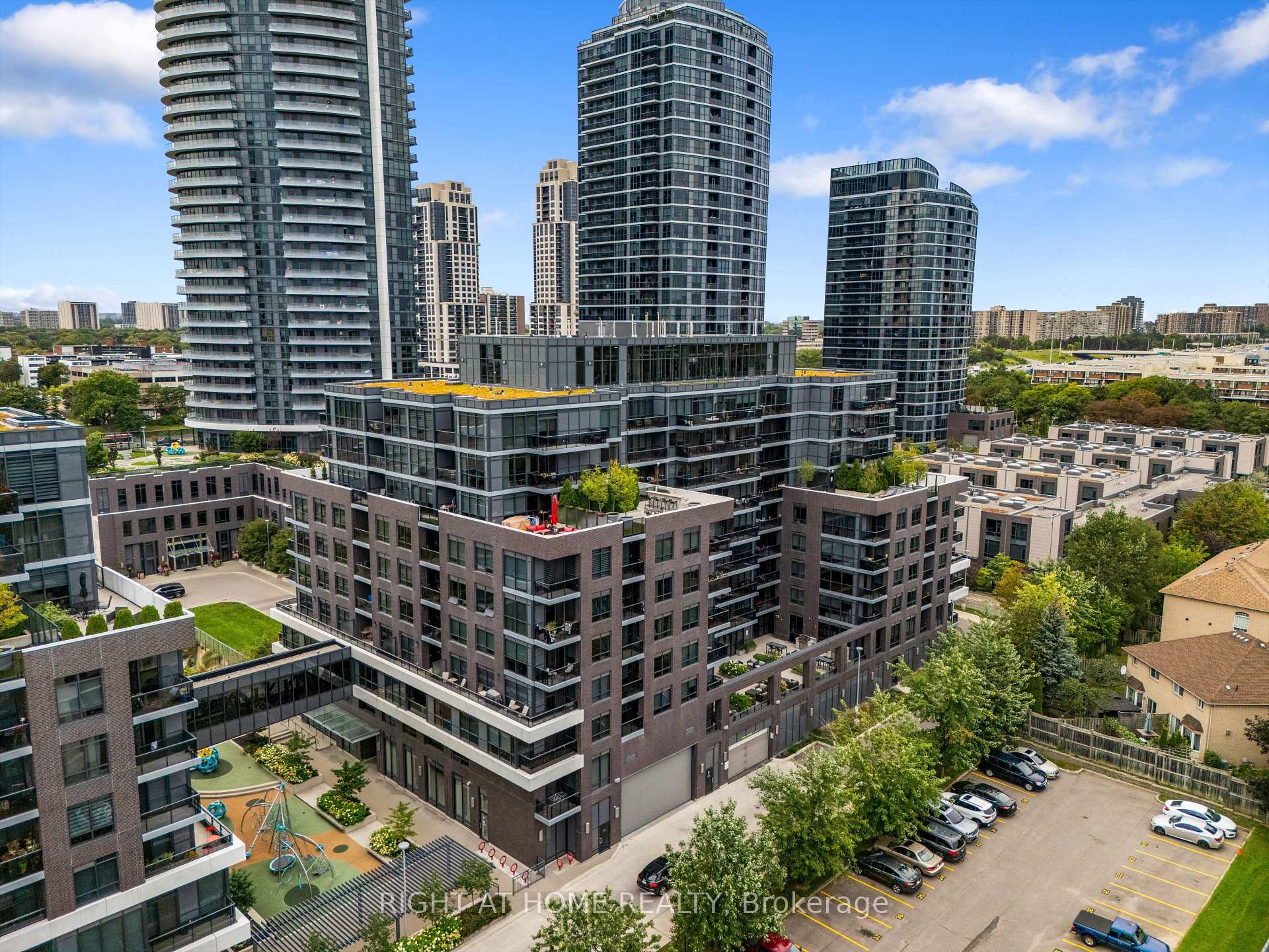Photo 37 of 26 Gibbs Road, Etobicoke, Islington-City Centre West — HOMEH