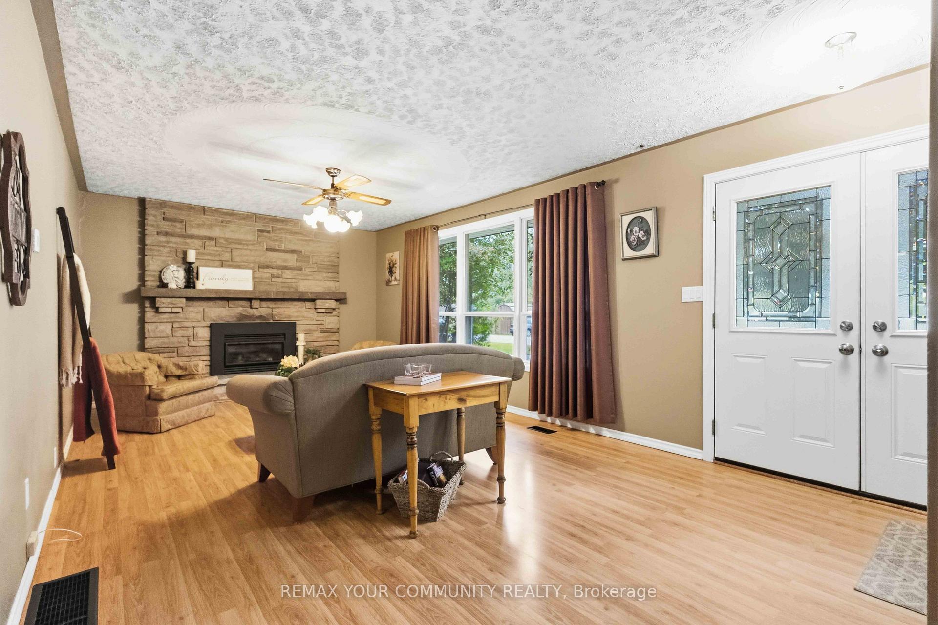 Photo 10 of 5 Medina Square, Georgina, Keswick North — HOMEH