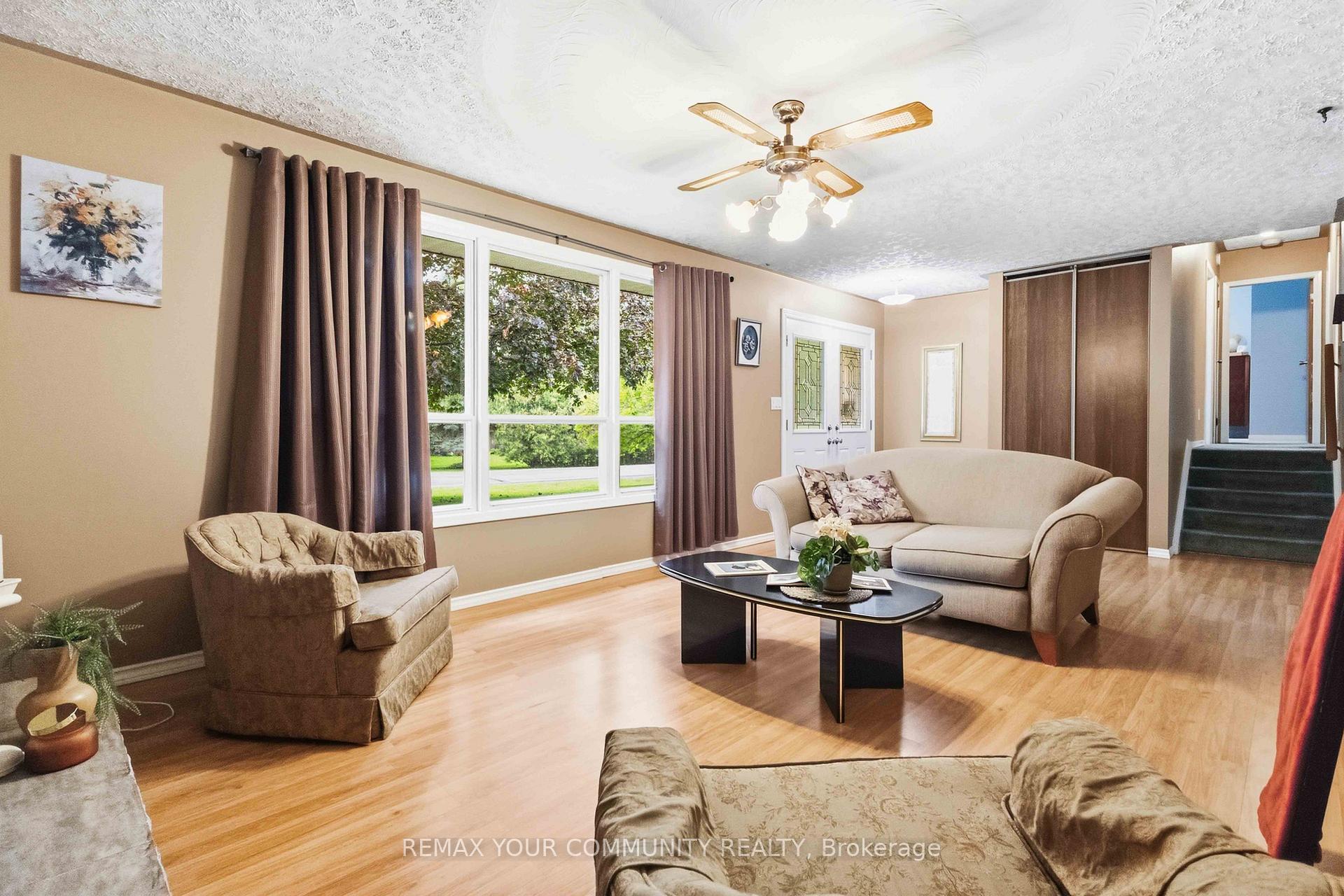 Photo 11 of 5 Medina Square, Georgina, Keswick North — HOMEH