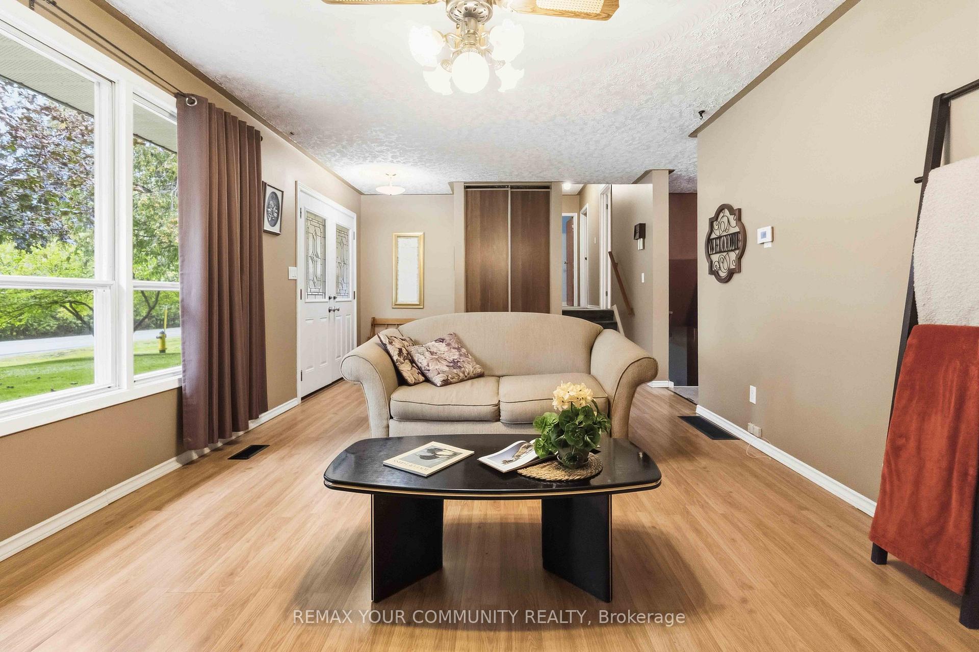 Photo 12 of 5 Medina Square, Georgina, Keswick North — HOMEH