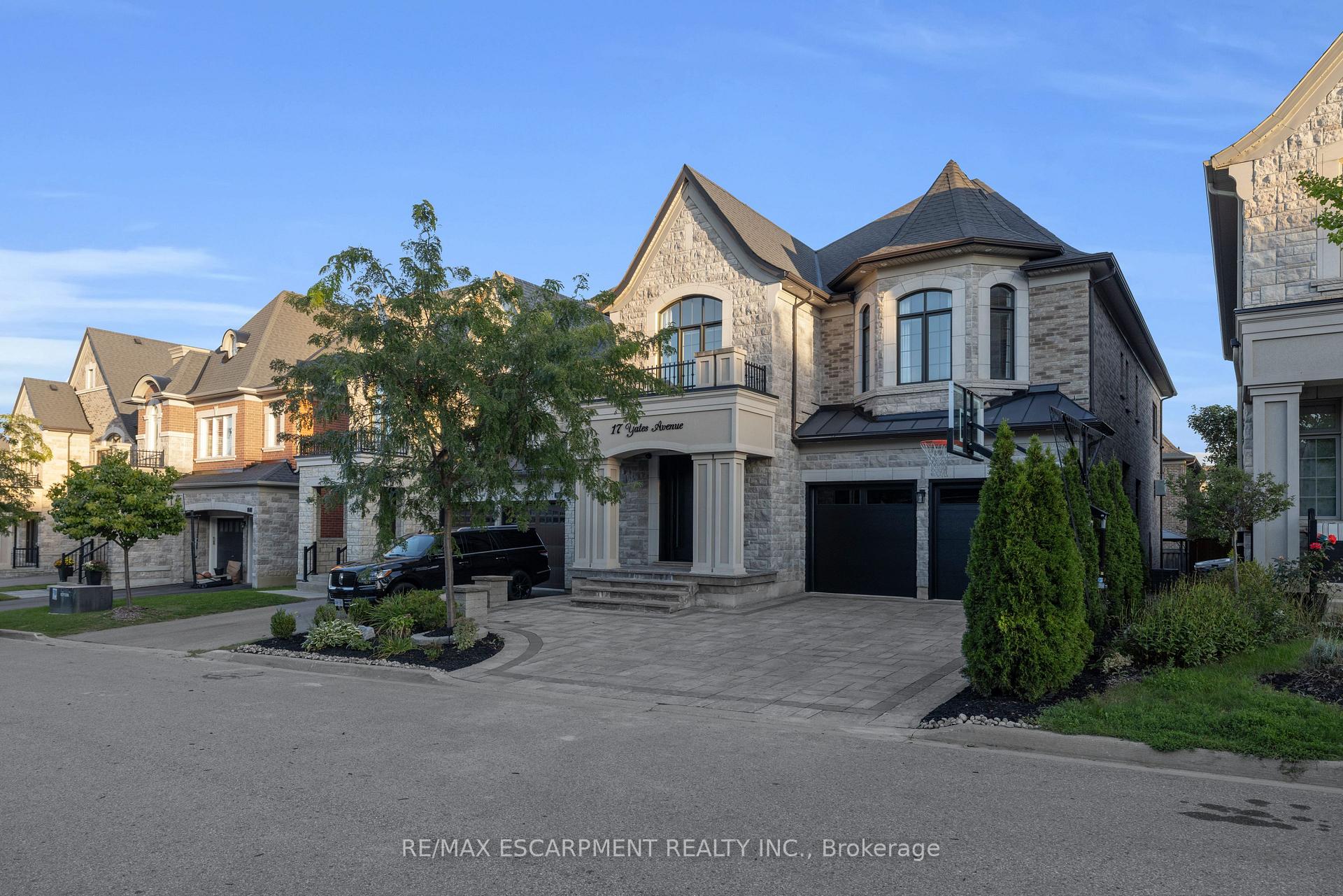 Photo 3 of 17 Yates Avenue, Vaughan, Patterson — HOMEH