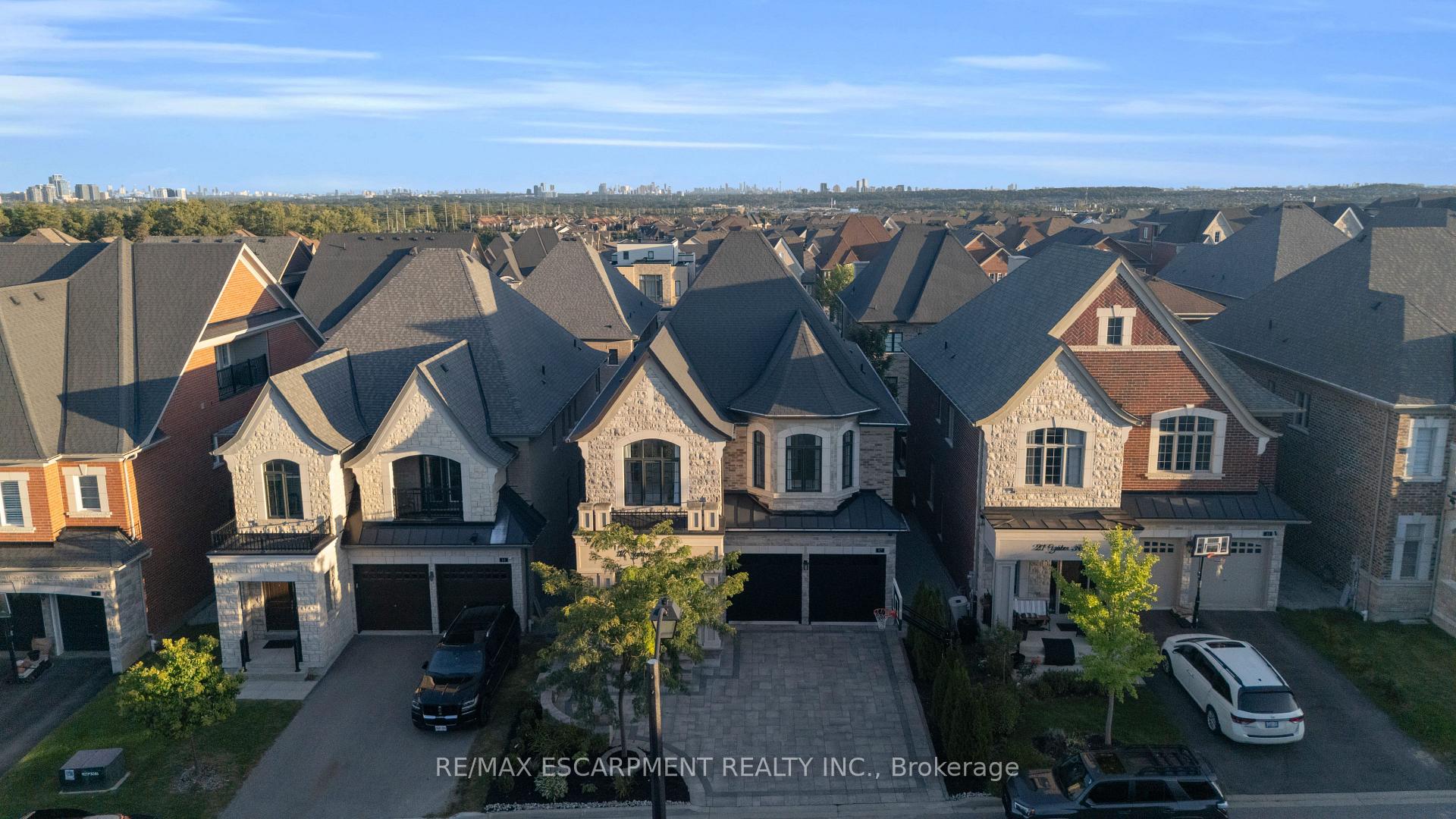 Photo 5 of 17 Yates Avenue, Vaughan, Patterson — HOMEH