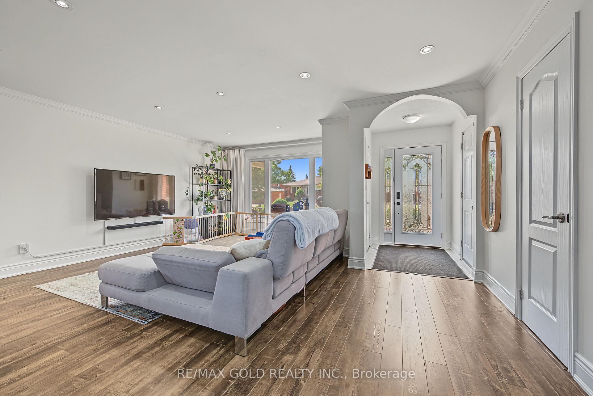 Photo 8 of 55 Malcolm Crescent, Brampton, Central Park — HOMEH