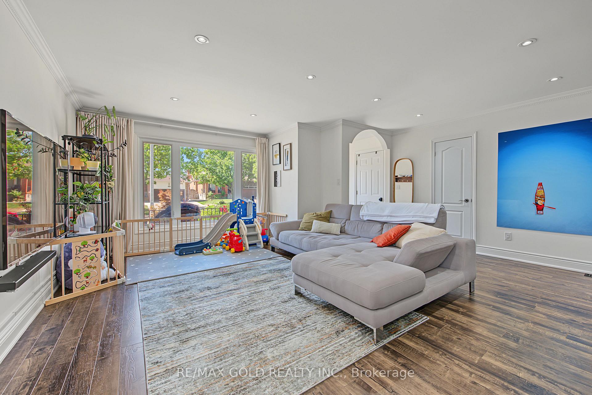 Photo 9 of 55 Malcolm Crescent, Brampton, Central Park — HOMEH