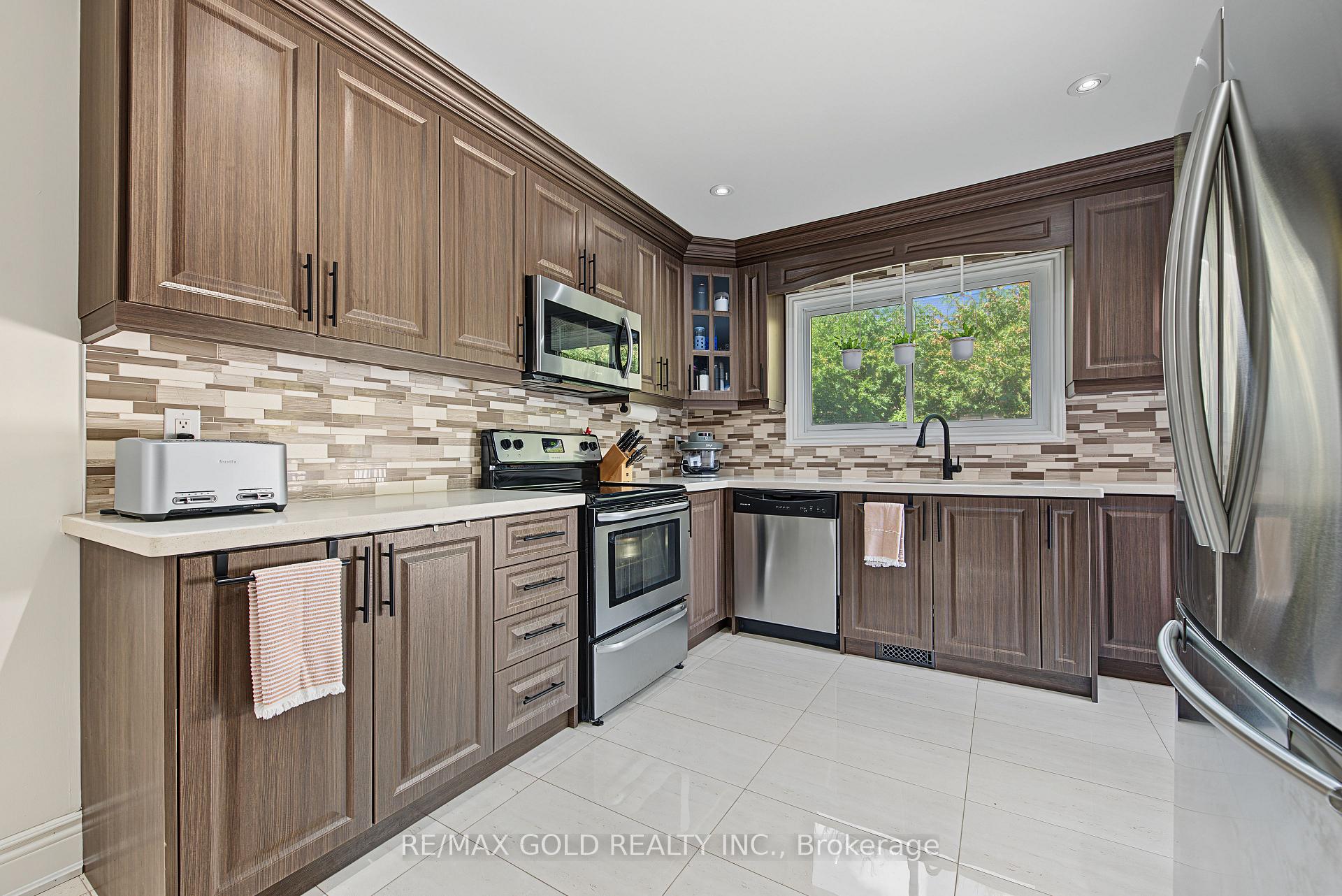 Photo 16 of 55 Malcolm Crescent, Brampton, Central Park — HOMEH