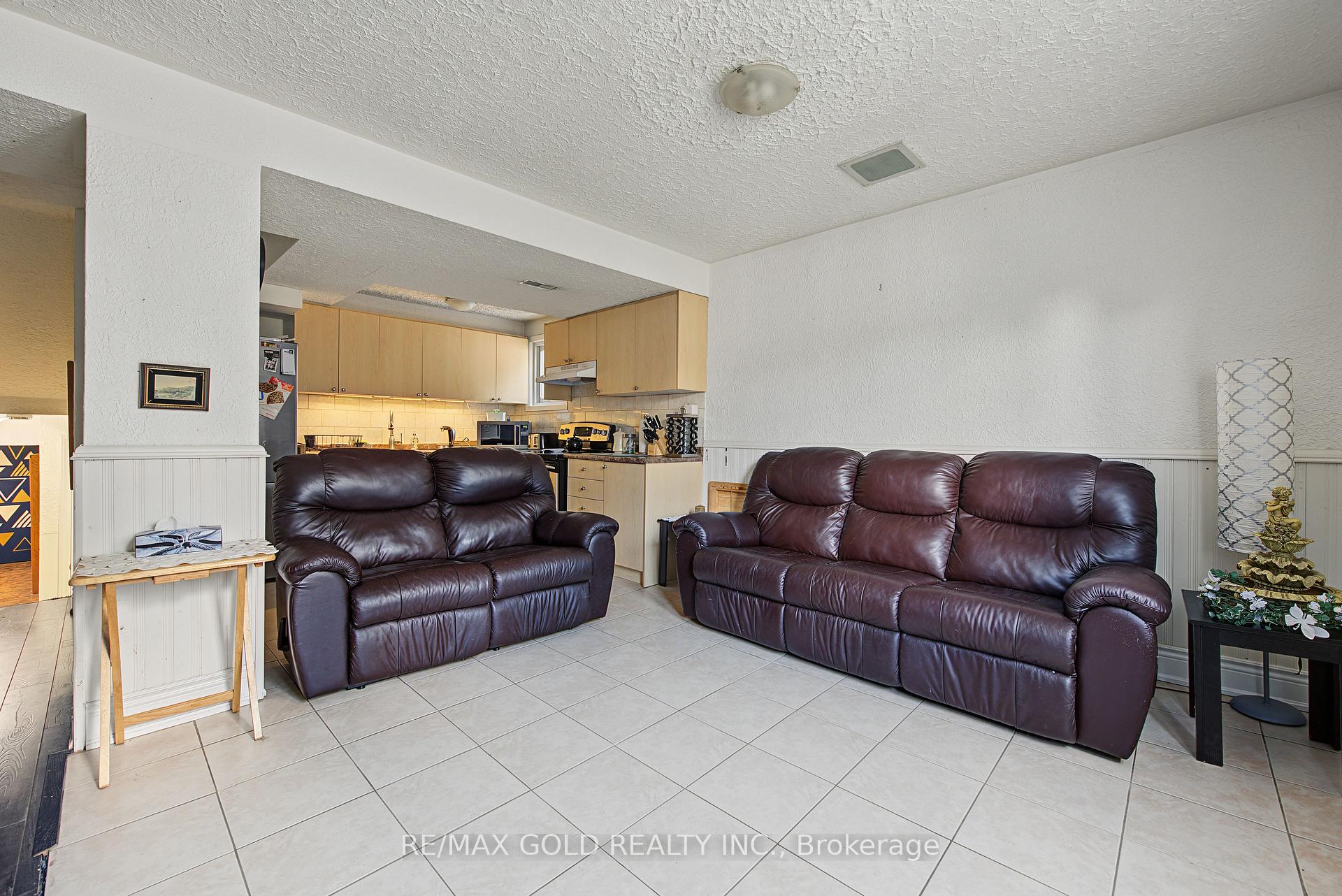 Photo 33 of 55 Malcolm Crescent, Brampton, Central Park — HOMEH