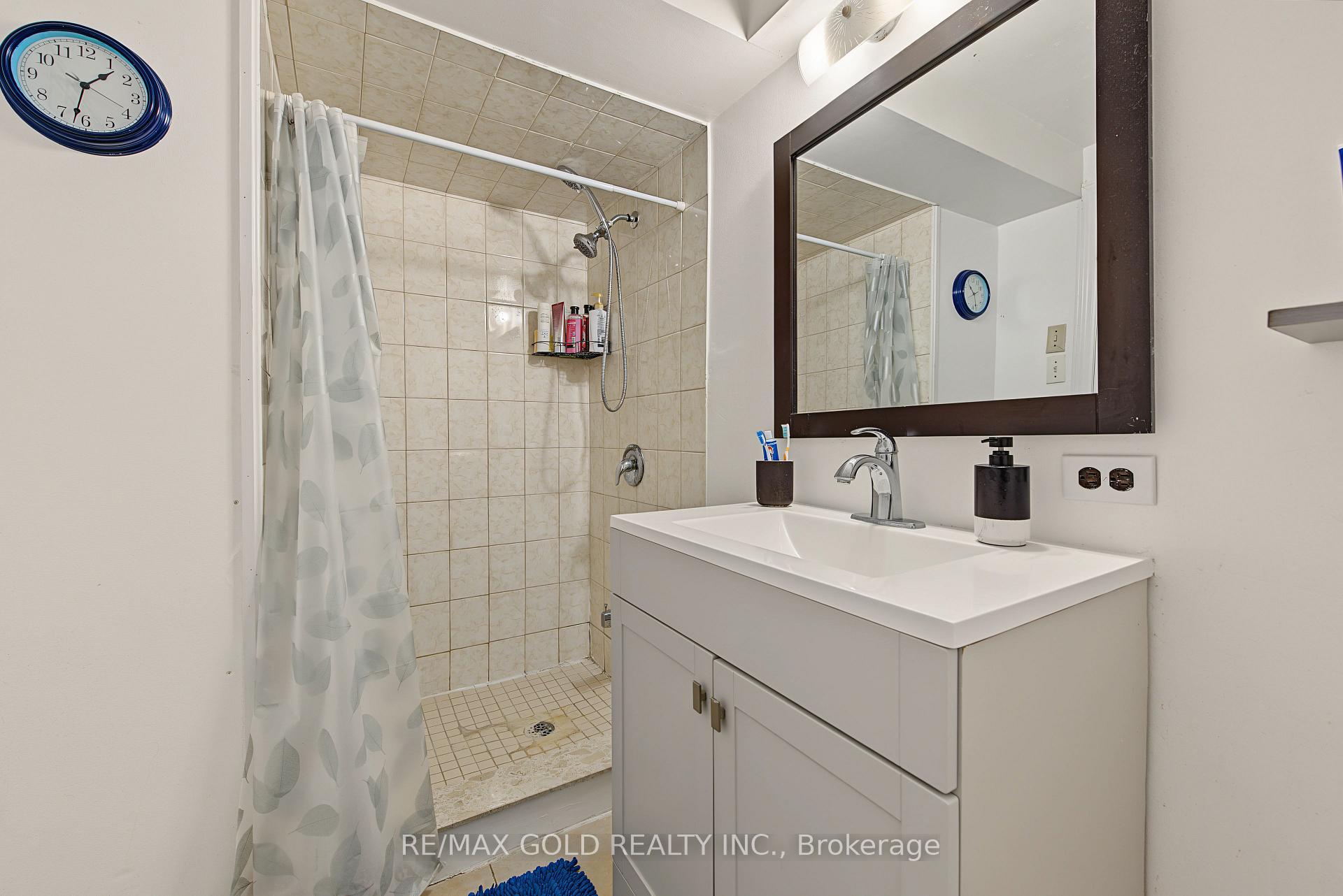 Photo 39 of 55 Malcolm Crescent, Brampton, Central Park — HOMEH