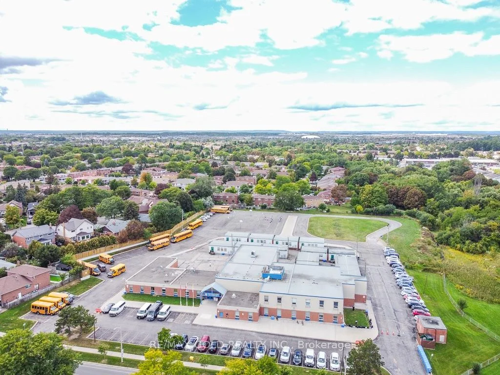 Photo 52 of 55 Malcolm Crescent, Brampton, Central Park — HOMEH