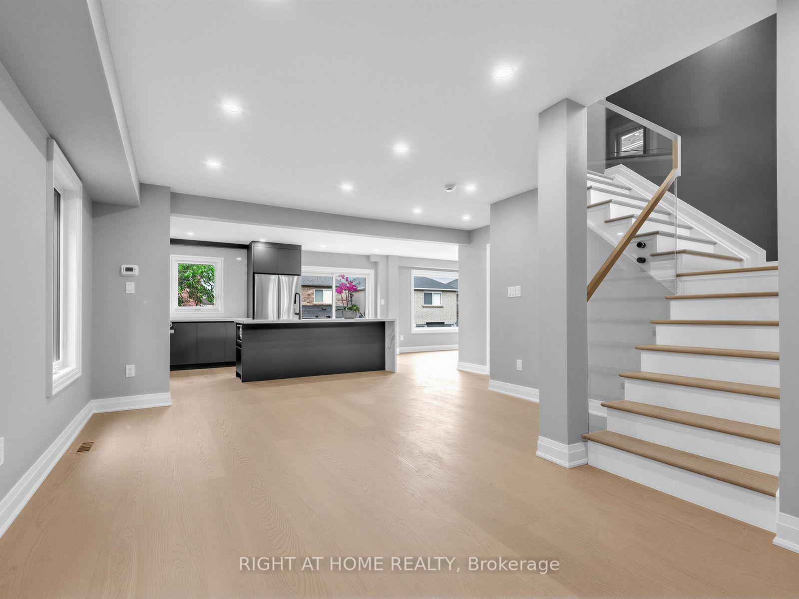 Photo 5 of 75 Borealis Avenue, Aurora, Bayview Northeast — HOMEH