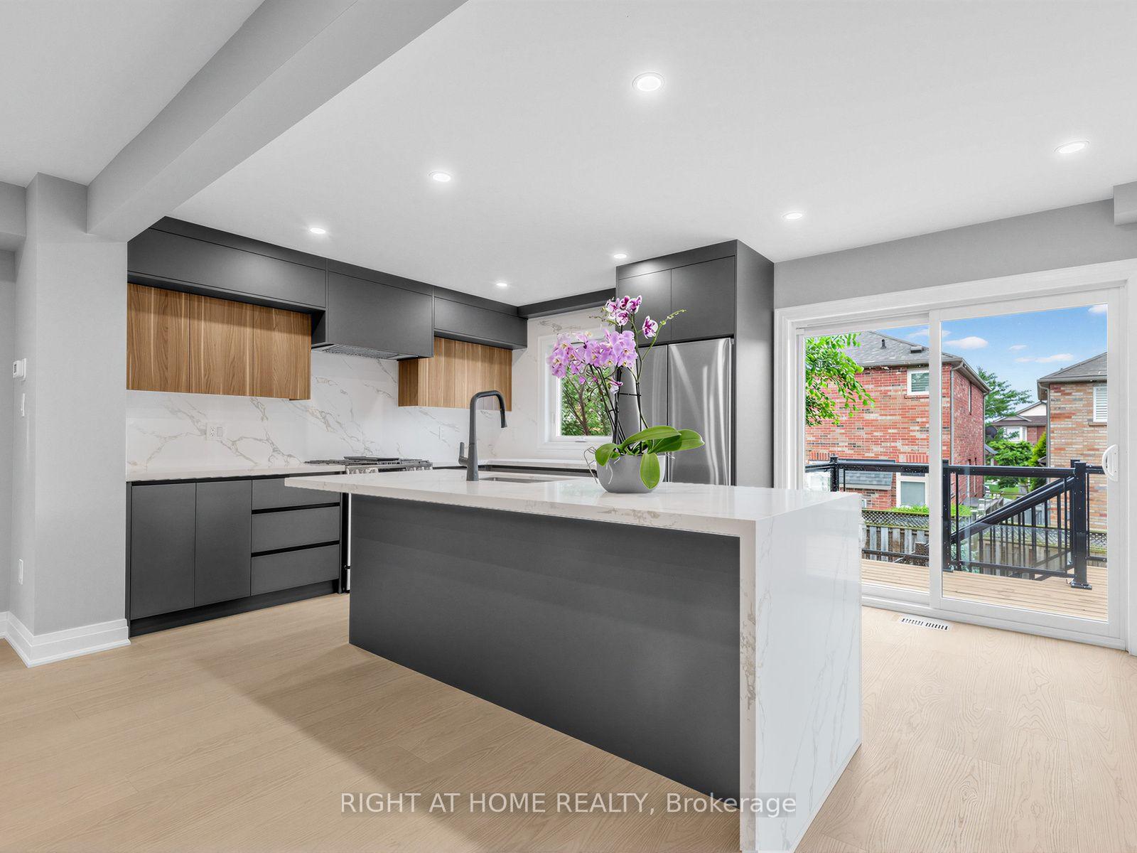 Photo 8 of 75 Borealis Avenue, Aurora, Bayview Northeast — HOMEH