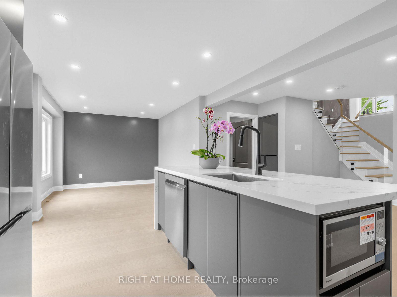 Photo 11 of 75 Borealis Avenue, Aurora, Bayview Northeast — HOMEH