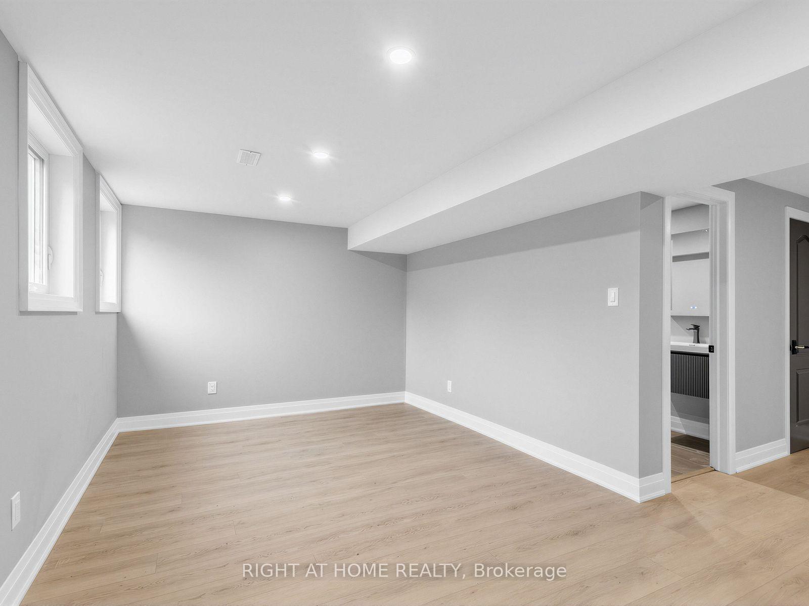 Photo 39 of 75 Borealis Avenue, Aurora, Bayview Northeast — HOMEH