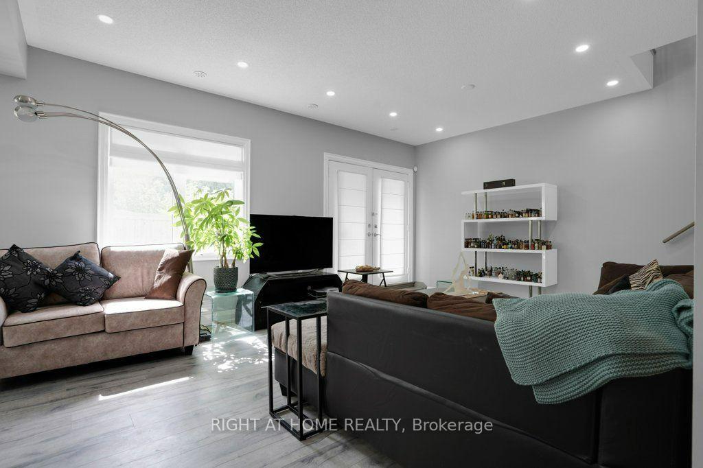 Photo 18 of 6 Plowman Lane, Richmond Hill, Rouge Woods — HOMEH