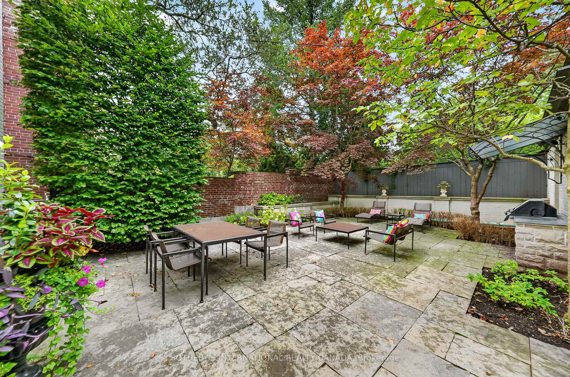 Photo 4 of 15 Alexandra Wood, Toronto, Bedford Park-Nortown — HOMEH