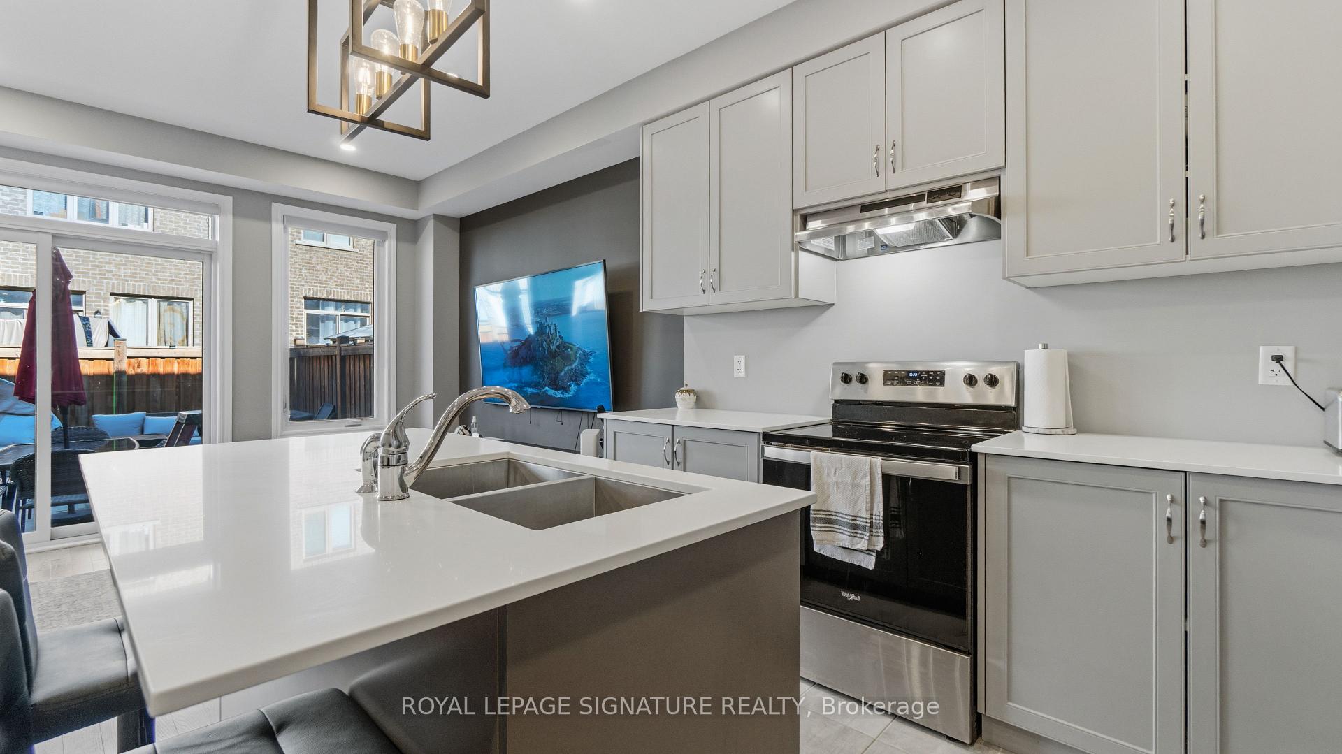 Photo 12 of 8 Angelfish Road, Brampton, Northwest Brampton — HOMEH